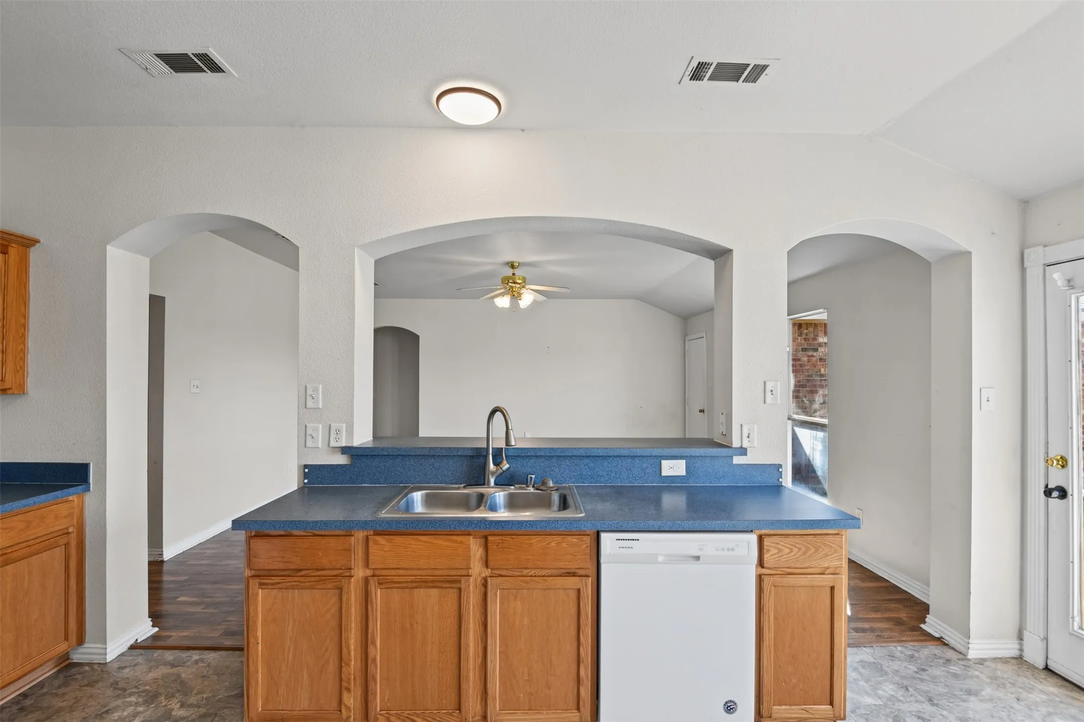 Single Family Residence For Sale in Kaufman County , 115 Angelina Drive, Crandall, Texas 75114, 5 Bedroom, 2 Bathroom, 2 Garage spaces, 1,881 Sqft, built in 2002, mls#21399676, Real Estate Agent in Crandall, Homes For Sale in Kaufman county, Homes For Sale in Crandall, Realtor in Crandall Texas, Real Estate Brokerage Independent Realty Texas, Luminita Cordes Realtor