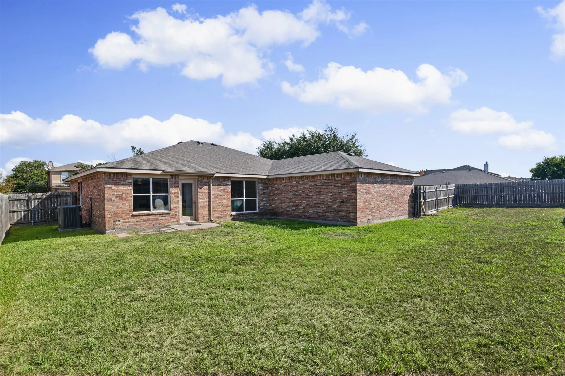 Single Family Residence For Sale in Kaufman County , 115 Angelina Drive, Crandall, Texas 75114, 5 Bedroom, 2 Bathroom, 2 Garage spaces, 1,881 Sqft, built in 2002, mls#21399676, Real Estate Agent in Crandall, Homes For Sale in Kaufman county, Homes For Sale in Crandall, Realtor in Crandall Texas, Real Estate Brokerage Independent Realty Texas, Luminita Cordes Realtor