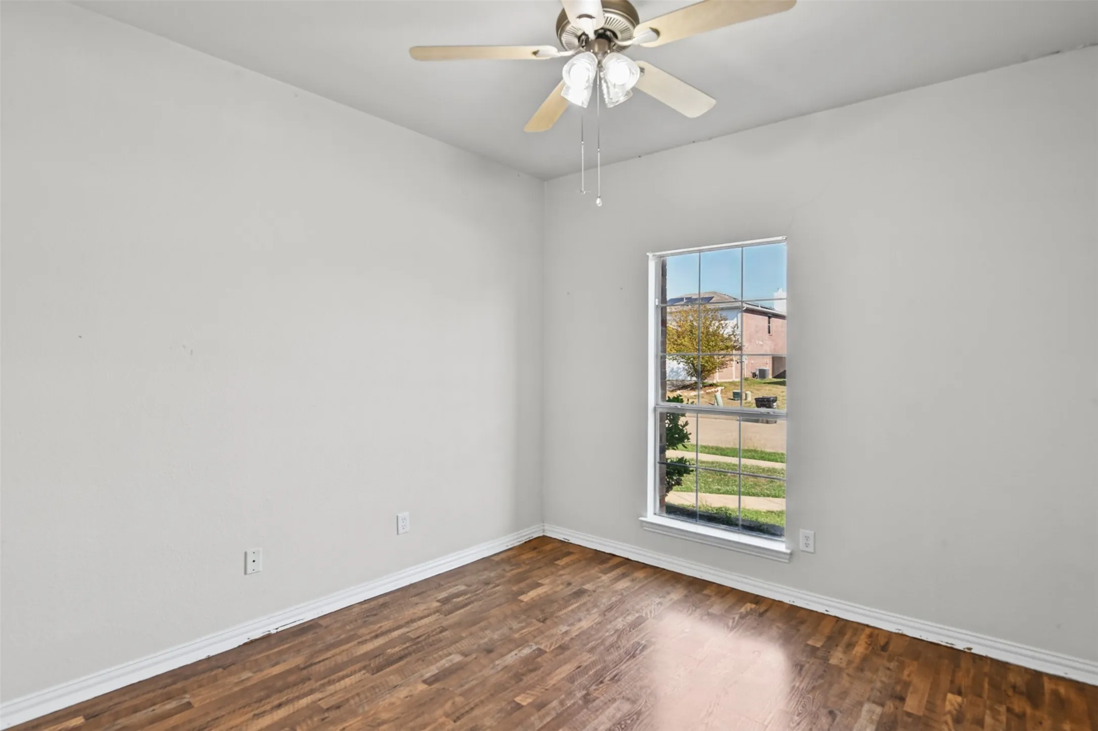 Single Family Residence For Sale in Kaufman County , 115 Angelina Drive, Crandall, Texas 75114, 5 Bedroom, 2 Bathroom, 2 Garage spaces, 1,881 Sqft, built in 2002, mls#21399676, Real Estate Agent in Crandall, Homes For Sale in Kaufman county, Homes For Sale in Crandall, Realtor in Crandall Texas, Real Estate Brokerage Independent Realty Texas, Luminita Cordes Realtor
