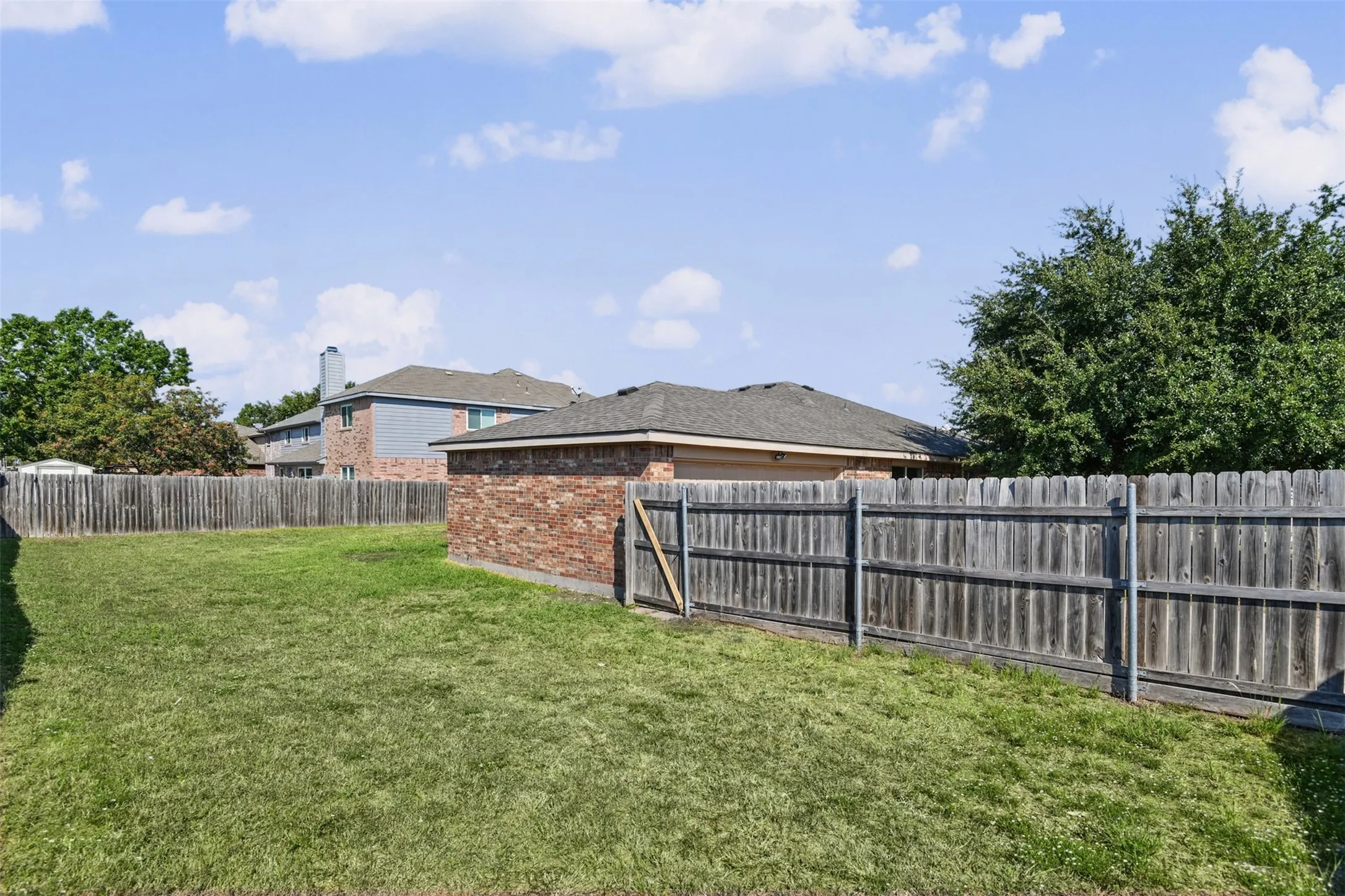 Single Family Residence For Sale in Kaufman County , 115 Angelina Drive, Crandall, Texas 75114, 5 Bedroom, 2 Bathroom, 2 Garage spaces, 1,881 Sqft, built in 2002, mls#21399676, Real Estate Agent in Crandall, Homes For Sale in Kaufman county, Homes For Sale in Crandall, Realtor in Crandall Texas, Real Estate Brokerage Independent Realty Texas, Luminita Cordes Realtor