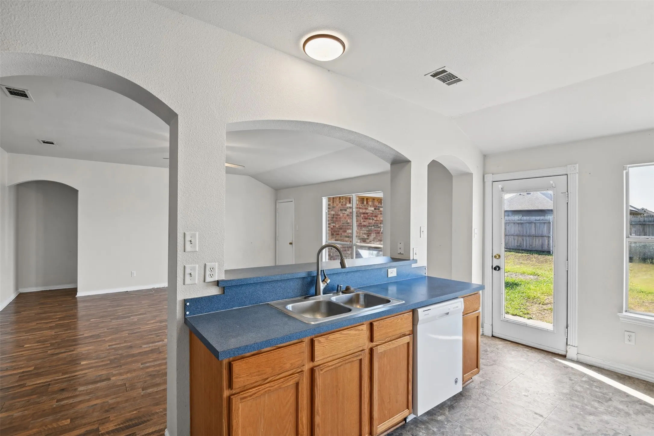 Single Family Residence For Sale in Kaufman County , 115 Angelina Drive, Crandall, Texas 75114, 5 Bedroom, 2 Bathroom, 2 Garage spaces, 1,881 Sqft, built in 2002, mls#21399676, Real Estate Agent in Crandall, Homes For Sale in Kaufman county, Homes For Sale in Crandall, Realtor in Crandall Texas, Real Estate Brokerage Independent Realty Texas, Luminita Cordes Realtor
