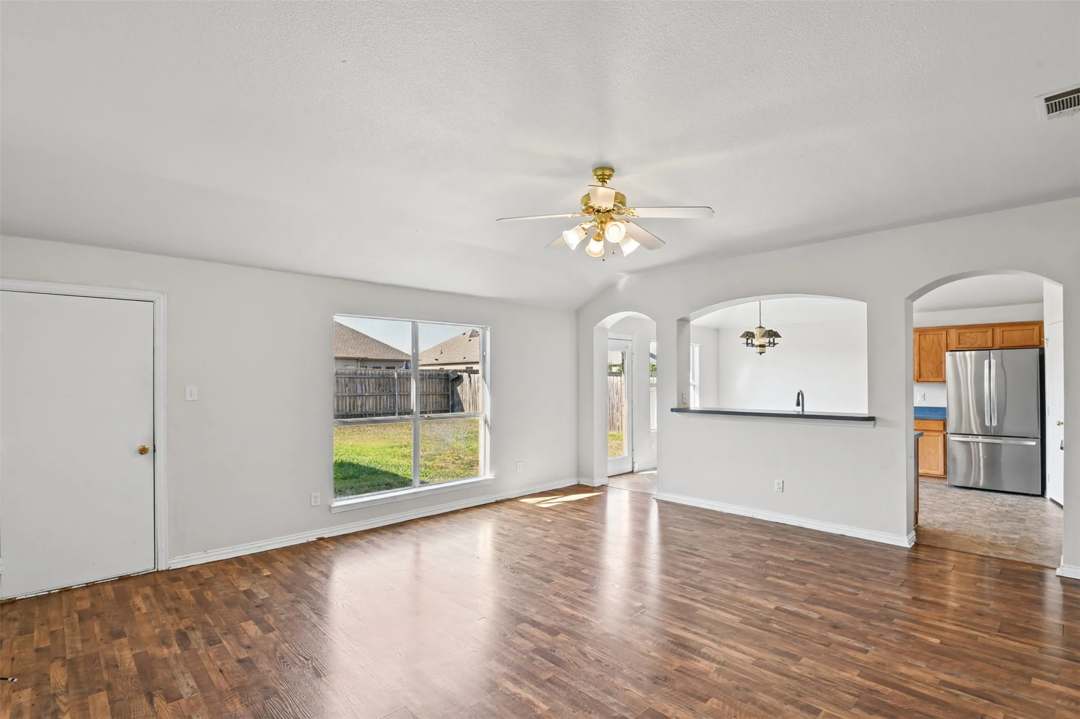 Single Family Residence For Sale in Kaufman County , 115 Angelina Drive, Crandall, Texas 75114, 5 Bedroom, 2 Bathroom, 2 Garage spaces, 1,881 Sqft, built in 2002, mls#21399676, Real Estate Agent in Crandall, Homes For Sale in Kaufman county, Homes For Sale in Crandall, Realtor in Crandall Texas, Real Estate Brokerage Independent Realty Texas, Luminita Cordes Realtor