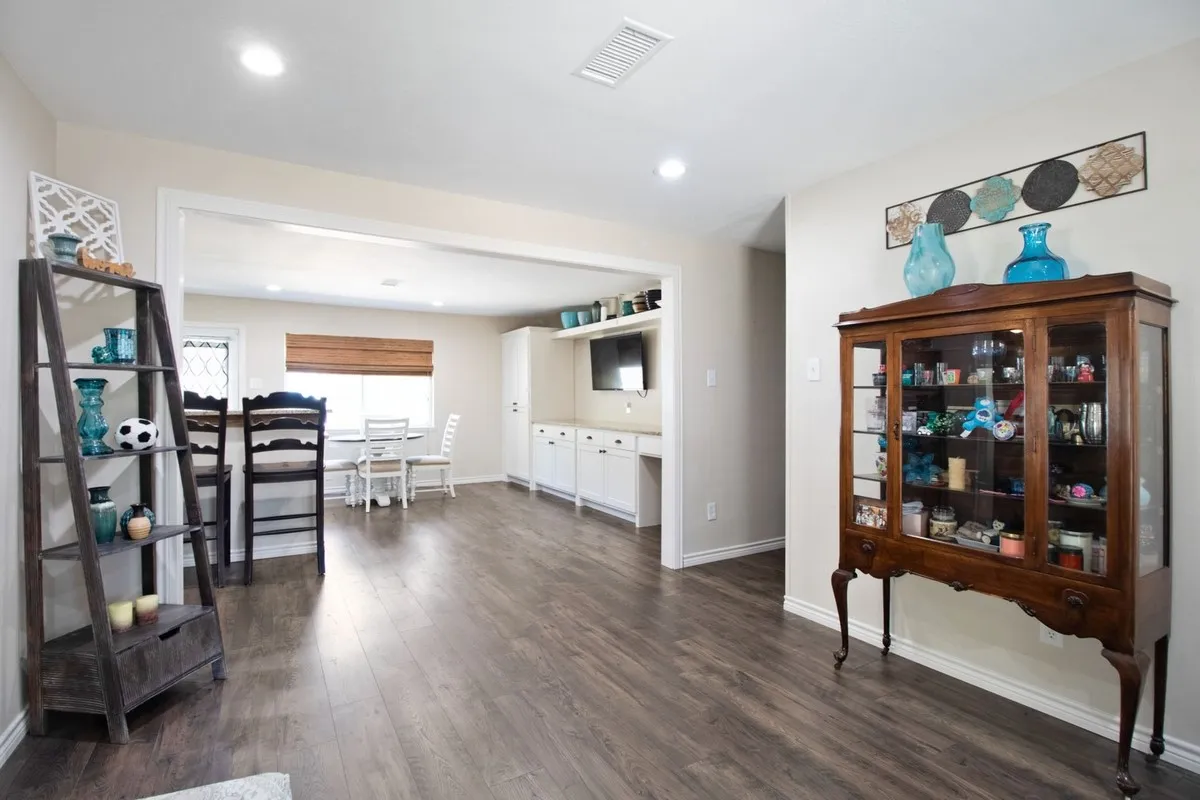 Single Family Residence For Sale in Dallas County , 4026 Salem Drive, Garland, Texas 75043, 4 Bedroom, 3 Bathroom, Garage spaces, 1,519 Sqft, built in 1971, mls#21400254, Real Estate Agent in Garland, Homes For Sale in Dallas county, Homes For Sale in Garland, Realtor in Garland Texas, Real Estate Brokerage Independent Realty Texas, Luminita Cordes Realtor