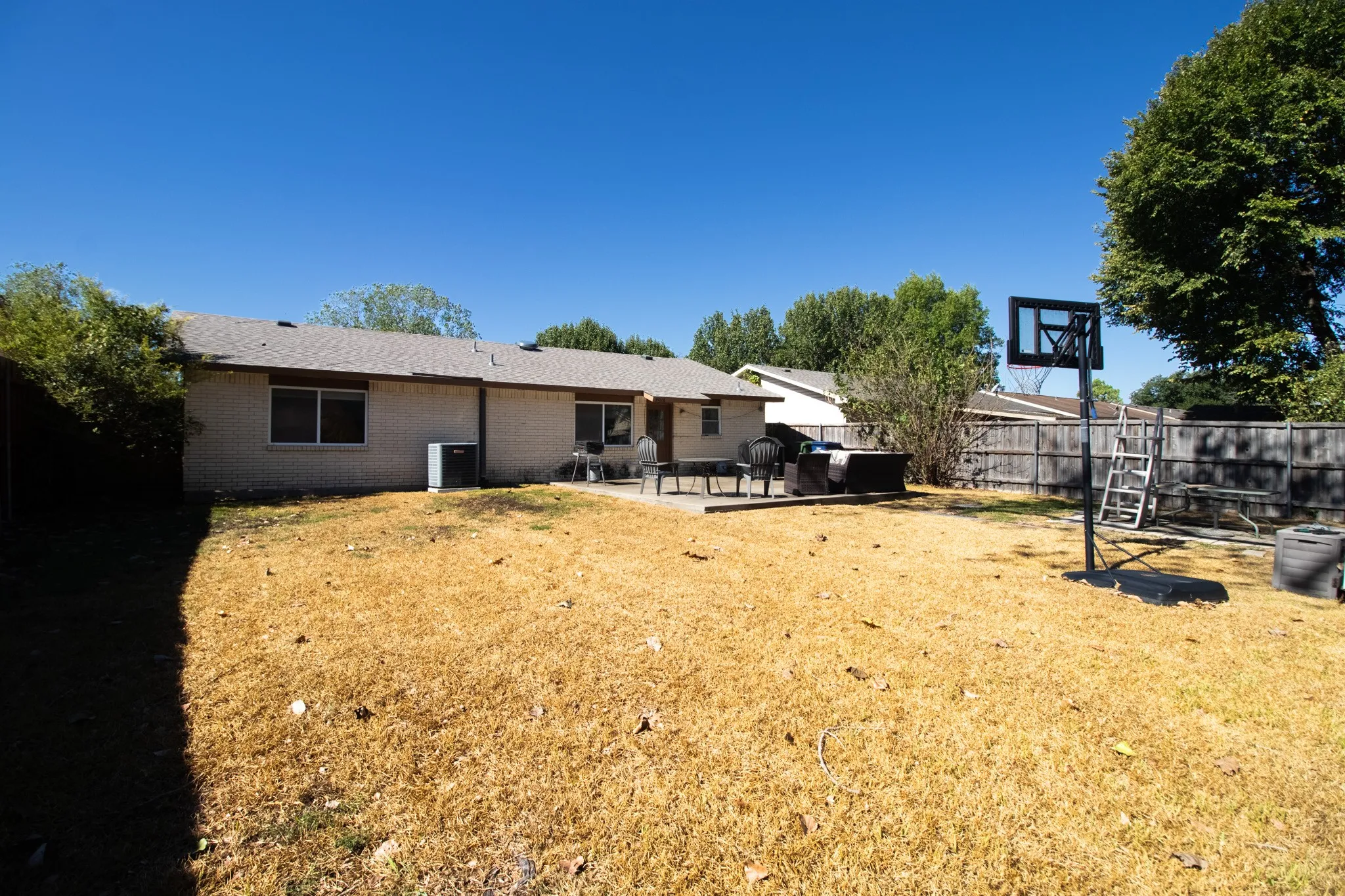 Single Family Residence For Sale in Dallas County , 4026 Salem Drive, Garland, Texas 75043, 4 Bedroom, 3 Bathroom, Garage spaces, 1,519 Sqft, built in 1971, mls#21400254, Real Estate Agent in Garland, Homes For Sale in Dallas county, Homes For Sale in Garland, Realtor in Garland Texas, Real Estate Brokerage Independent Realty Texas, Luminita Cordes Realtor
