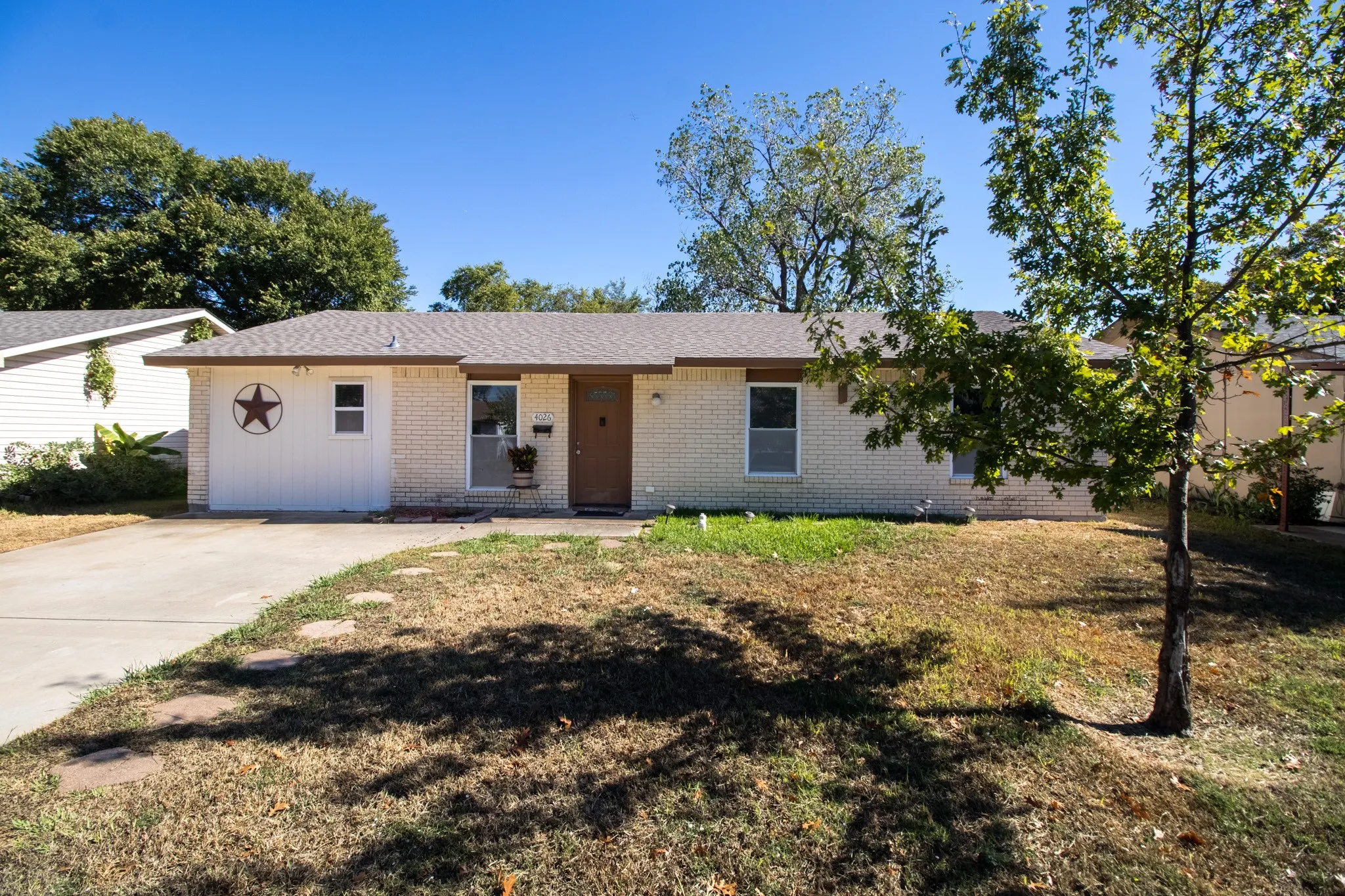 Single Family Residence For Sale in Dallas County , 4026 Salem Drive, Garland, Texas 75043, 4 Bedroom, 3 Bathroom, Garage spaces, 1,519 Sqft, built in 1971, mls#21400254, Real Estate Agent in Garland, Homes For Sale in Dallas county, Homes For Sale in Garland, Realtor in Garland Texas, Real Estate Brokerage Independent Realty Texas, Luminita Cordes Realtor