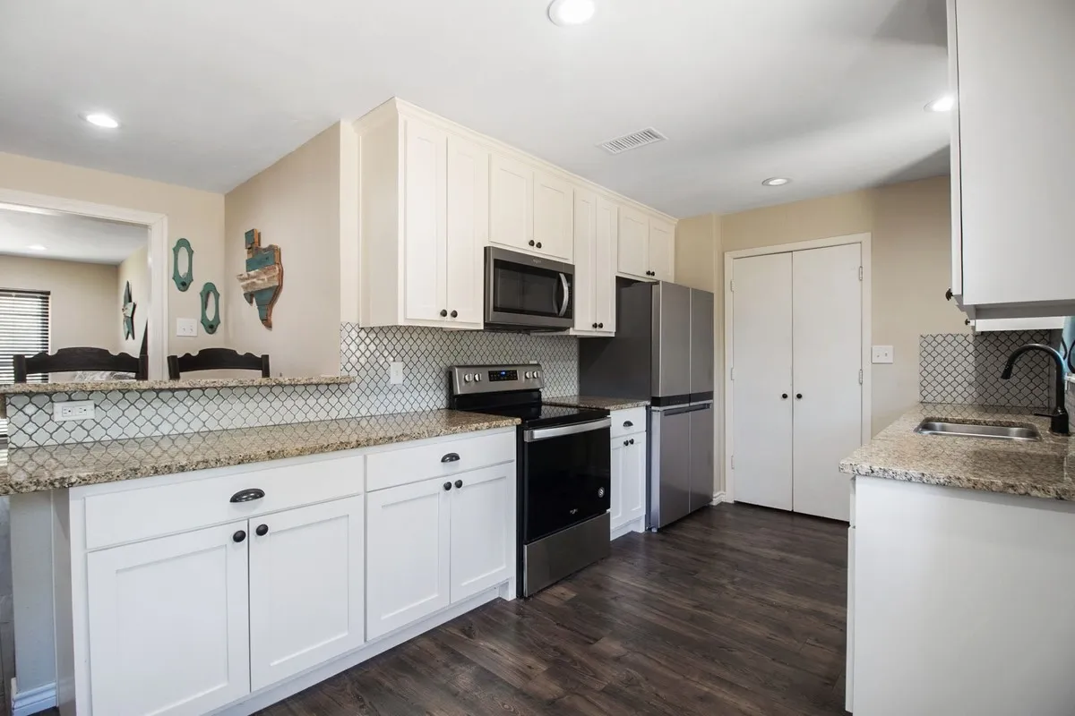 Single Family Residence For Sale in Dallas County , 4026 Salem Drive, Garland, Texas 75043, 4 Bedroom, 3 Bathroom, Garage spaces, 1,519 Sqft, built in 1971, mls#21400254, Real Estate Agent in Garland, Homes For Sale in Dallas county, Homes For Sale in Garland, Realtor in Garland Texas, Real Estate Brokerage Independent Realty Texas, Luminita Cordes Realtor