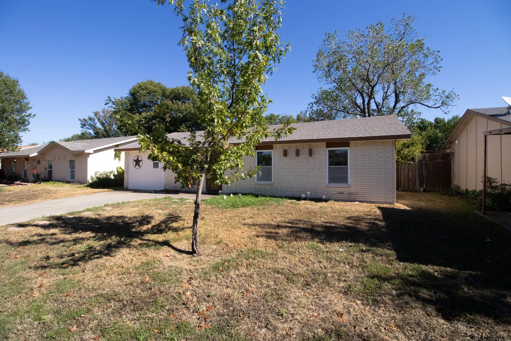 Single Family Residence For Sale in Dallas County , 4026 Salem Drive, Garland, Texas 75043, 4 Bedroom, 3 Bathroom, Garage spaces, 1,519 Sqft, built in 1971, mls#21400254, Real Estate Agent in Garland, Homes For Sale in Dallas county, Homes For Sale in Garland, Realtor in Garland Texas, Real Estate Brokerage Independent Realty Texas, Luminita Cordes Realtor