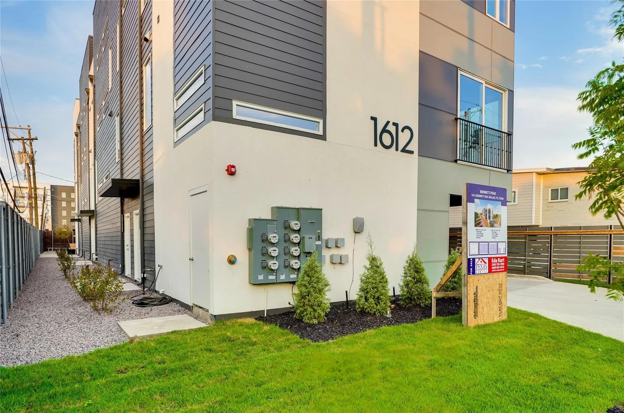 Townhouse For Rent in Dallas County , 1612 Bennett Avenue 105, Dallas, Texas 75206, 1 Bedroom, 2 Bathroom, 2 Garage spaces, 1,246 Sqft, built in 2022, mls#21408306, Real Estate Agent in Dallas, Homes For Rent in Dallas county, Homes For Rent in Dallas, Realtor in Dallas Texas, Real Estate Brokerage Independent Realty Texas, Luminita Cordes Realtor