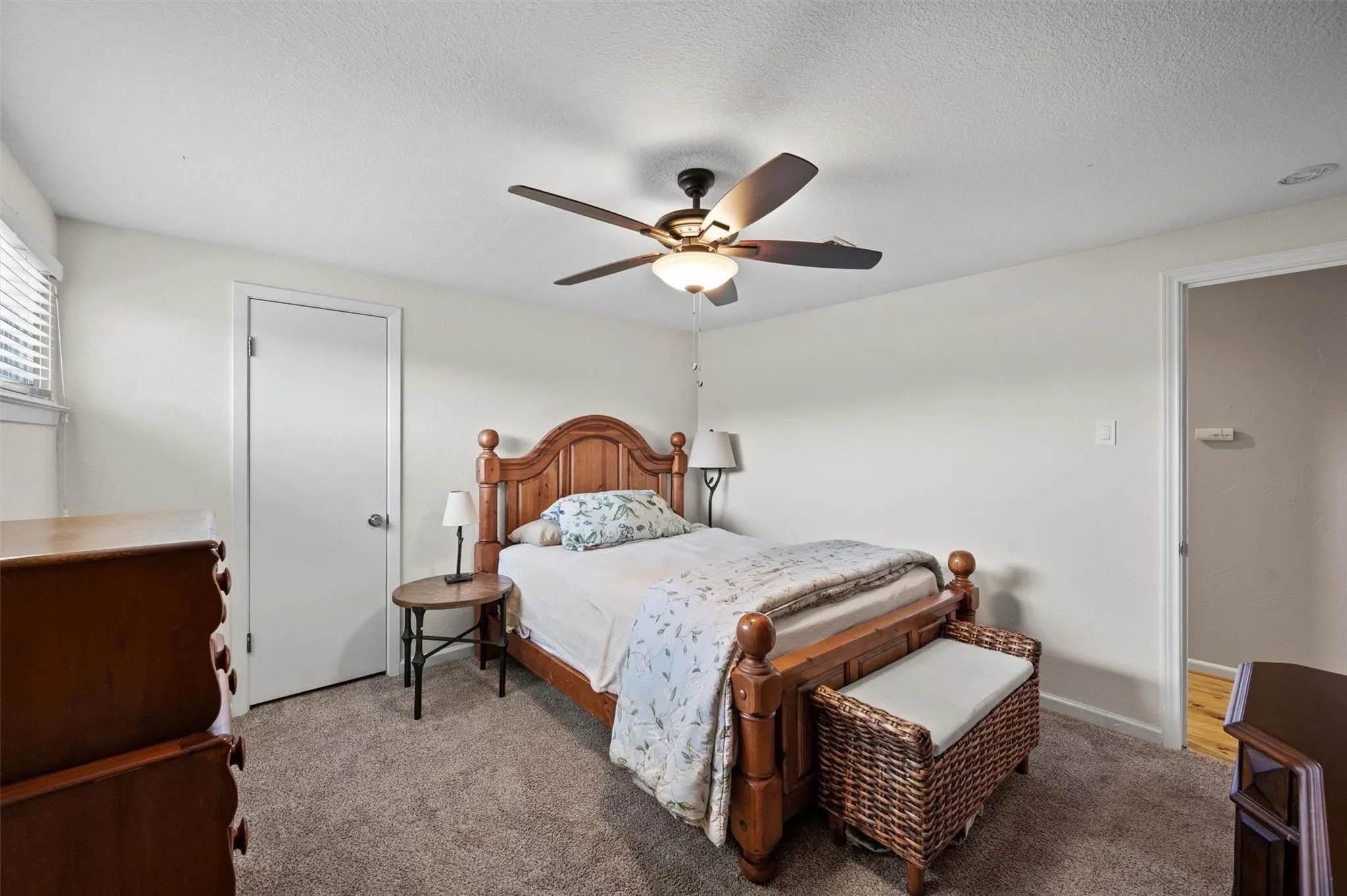 Single Family Residence For Sale in Dallas County , 13666 Peyton Drive, Dallas, Texas 75240, 5 Bedroom, 4 Bathroom, 2 Garage spaces, 3,339 Sqft, built in 1966, mls#21406293, Real Estate Agent in Dallas, Homes For Sale in Dallas county, Homes For Sale in Dallas, Realtor in Dallas Texas, Real Estate Brokerage Independent Realty Texas, Luminita Cordes Realtor