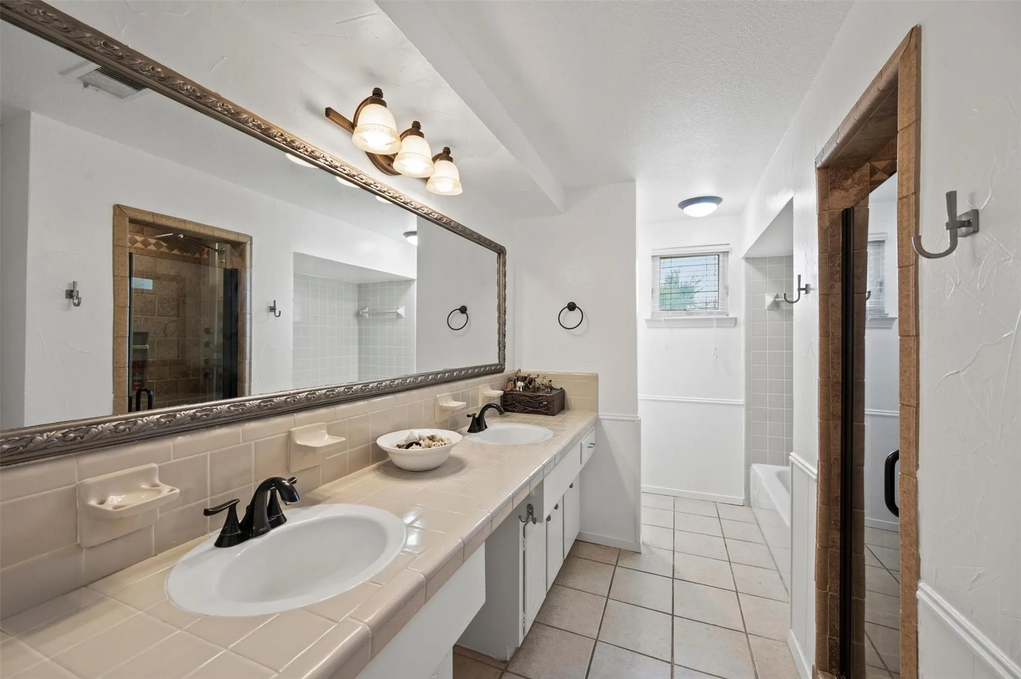 Single Family Residence For Sale in Dallas County , 13666 Peyton Drive, Dallas, Texas 75240, 5 Bedroom, 4 Bathroom, 2 Garage spaces, 3,339 Sqft, built in 1966, mls#21406293, Real Estate Agent in Dallas, Homes For Sale in Dallas county, Homes For Sale in Dallas, Realtor in Dallas Texas, Real Estate Brokerage Independent Realty Texas, Luminita Cordes Realtor