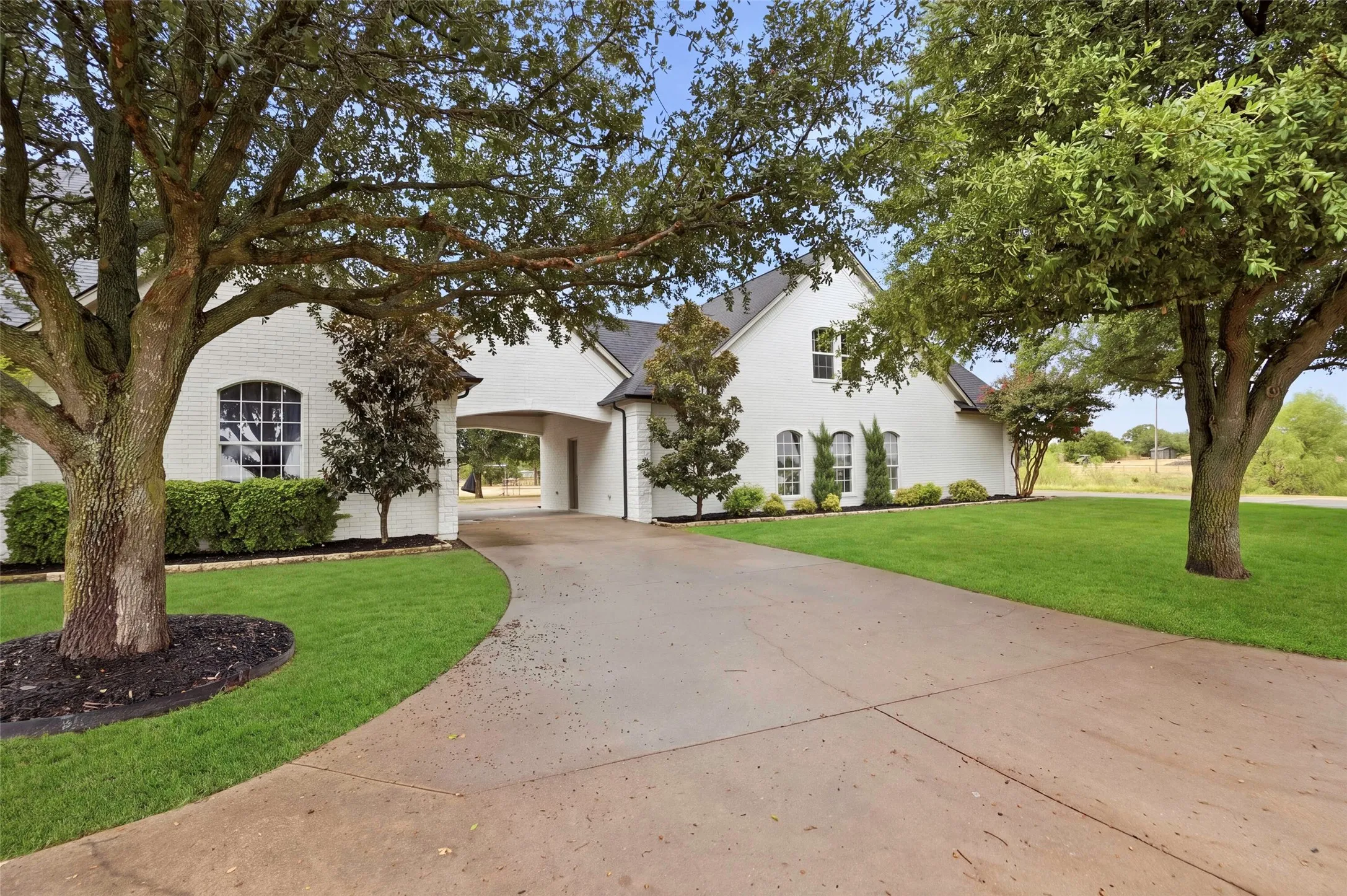 Single Family Residence For Sale in Parker County , 106 Bear Path Trail, Fort Worth, Texas 76126, 4 Bedroom, 5 Bathroom, 4 Garage spaces, 3,722 Sqft, built in 2000, mls#21408329, Real Estate Agent in Fort Worth, Homes For Sale in Parker county, Homes For Sale in Fort Worth, Realtor in Fort Worth Texas, Real Estate Brokerage Independent Realty Texas, Luminita Cordes Realtor