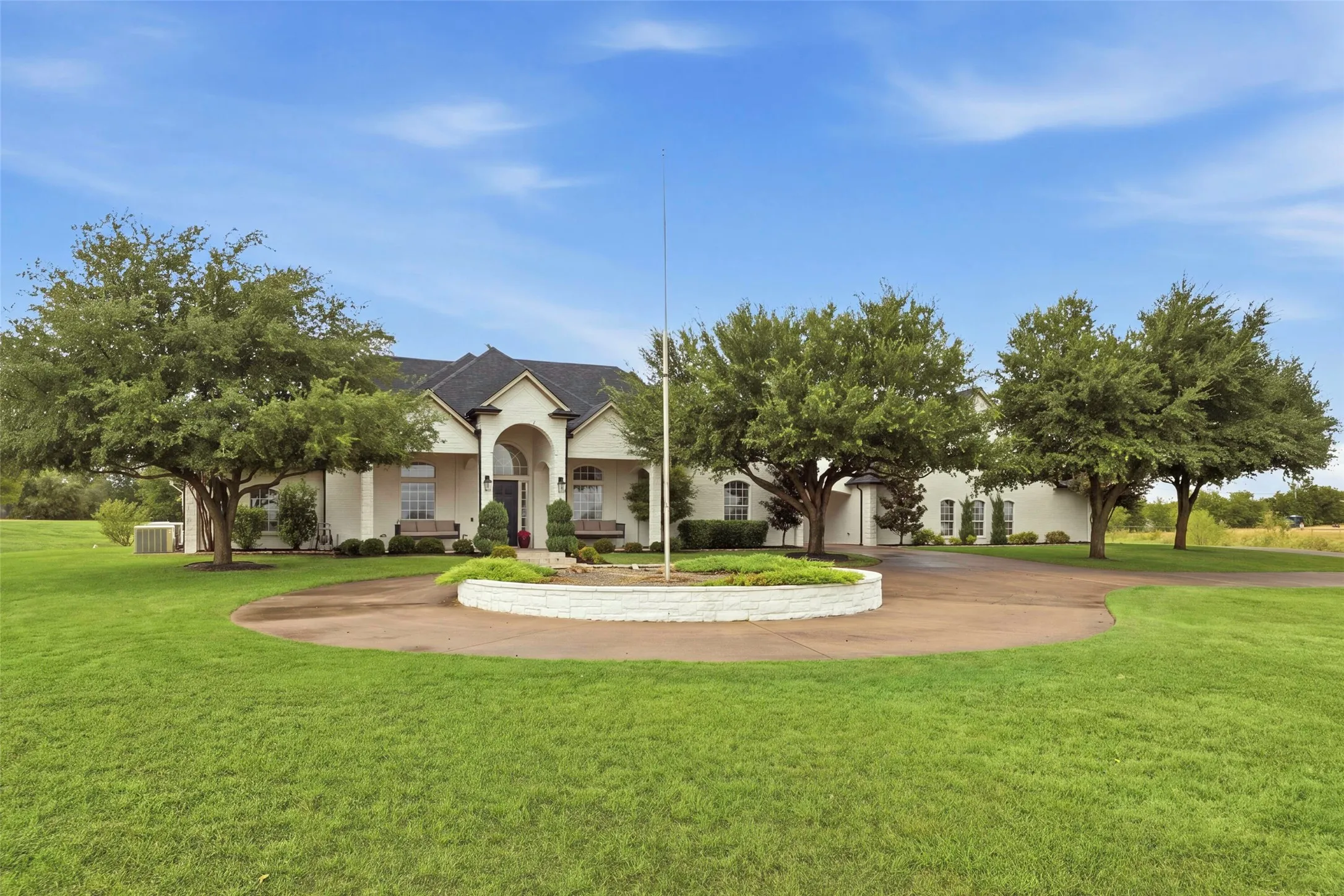 Single Family Residence For Sale in Parker County , 106 Bear Path Trail, Fort Worth, Texas 76126, 4 Bedroom, 5 Bathroom, 4 Garage spaces, 3,722 Sqft, built in 2000, mls#21408329, Real Estate Agent in Fort Worth, Homes For Sale in Parker county, Homes For Sale in Fort Worth, Realtor in Fort Worth Texas, Real Estate Brokerage Independent Realty Texas, Luminita Cordes Realtor