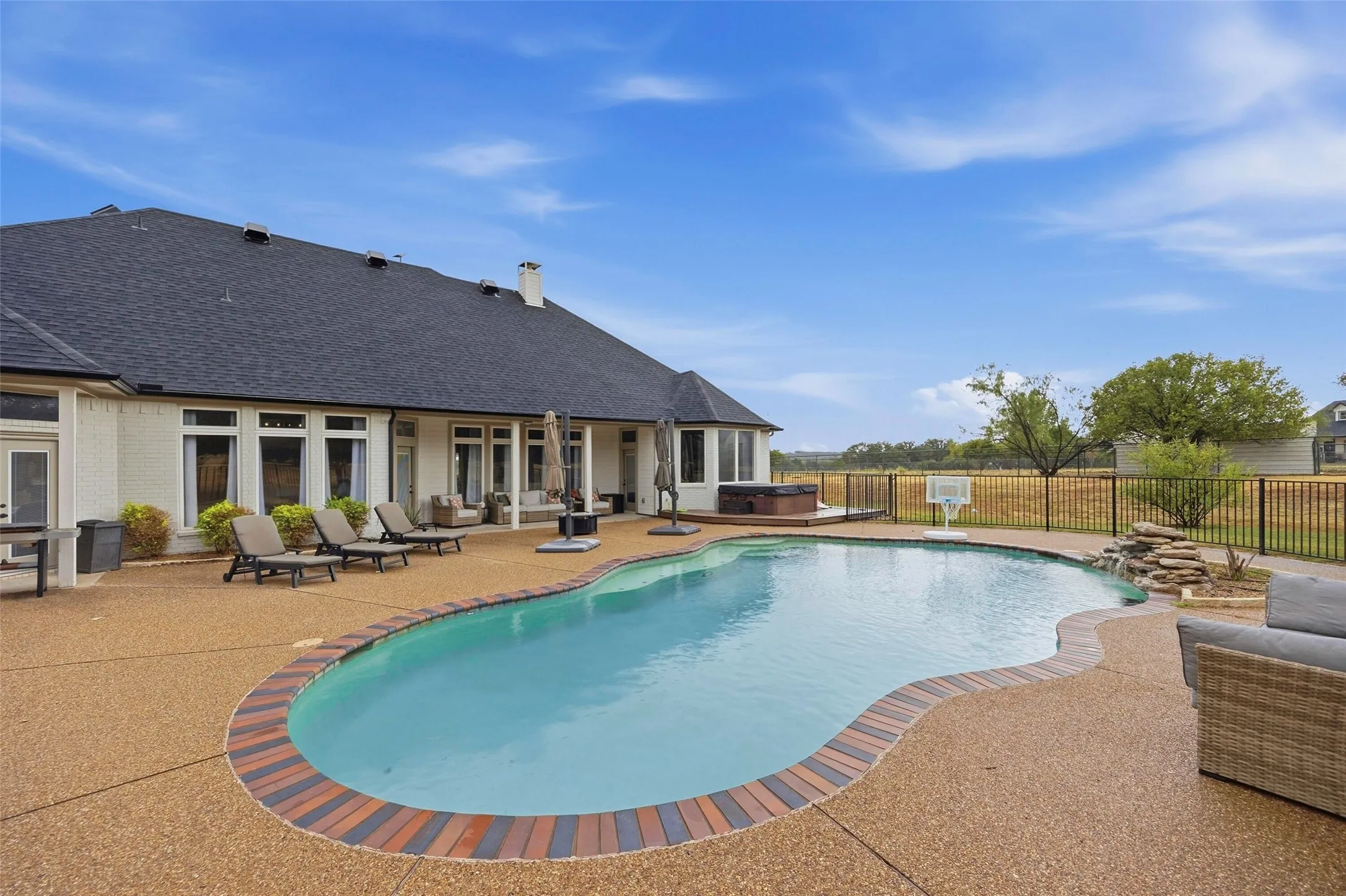 Single Family Residence For Sale in Parker County , 106 Bear Path Trail, Fort Worth, Texas 76126, 4 Bedroom, 5 Bathroom, 4 Garage spaces, 3,722 Sqft, built in 2000, mls#21408329, Real Estate Agent in Fort Worth, Homes For Sale in Parker county, Homes For Sale in Fort Worth, Realtor in Fort Worth Texas, Real Estate Brokerage Independent Realty Texas, Luminita Cordes Realtor