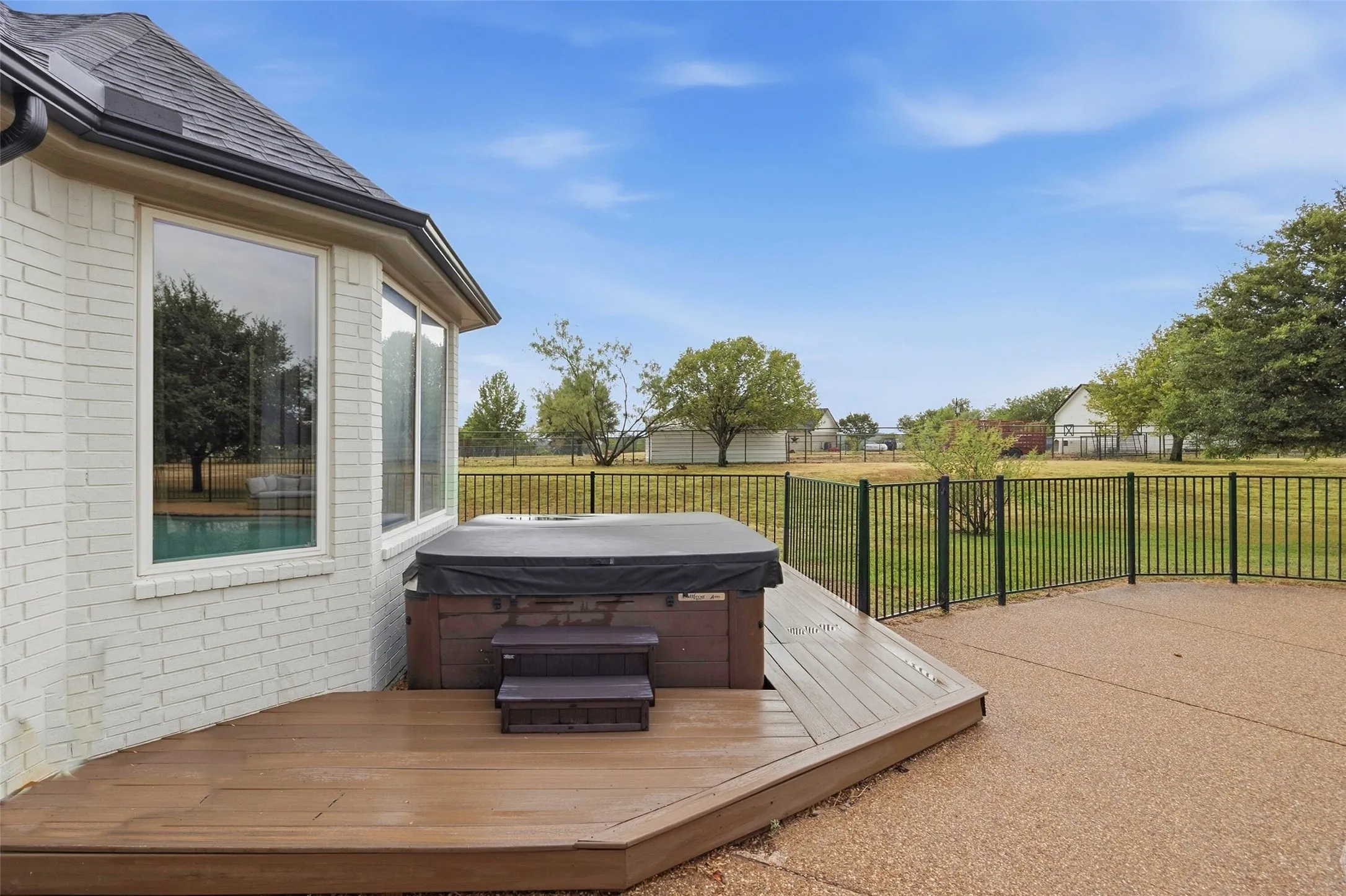 Single Family Residence For Sale in Parker County , 106 Bear Path Trail, Fort Worth, Texas 76126, 4 Bedroom, 5 Bathroom, 4 Garage spaces, 3,722 Sqft, built in 2000, mls#21408329, Real Estate Agent in Fort Worth, Homes For Sale in Parker county, Homes For Sale in Fort Worth, Realtor in Fort Worth Texas, Real Estate Brokerage Independent Realty Texas, Luminita Cordes Realtor