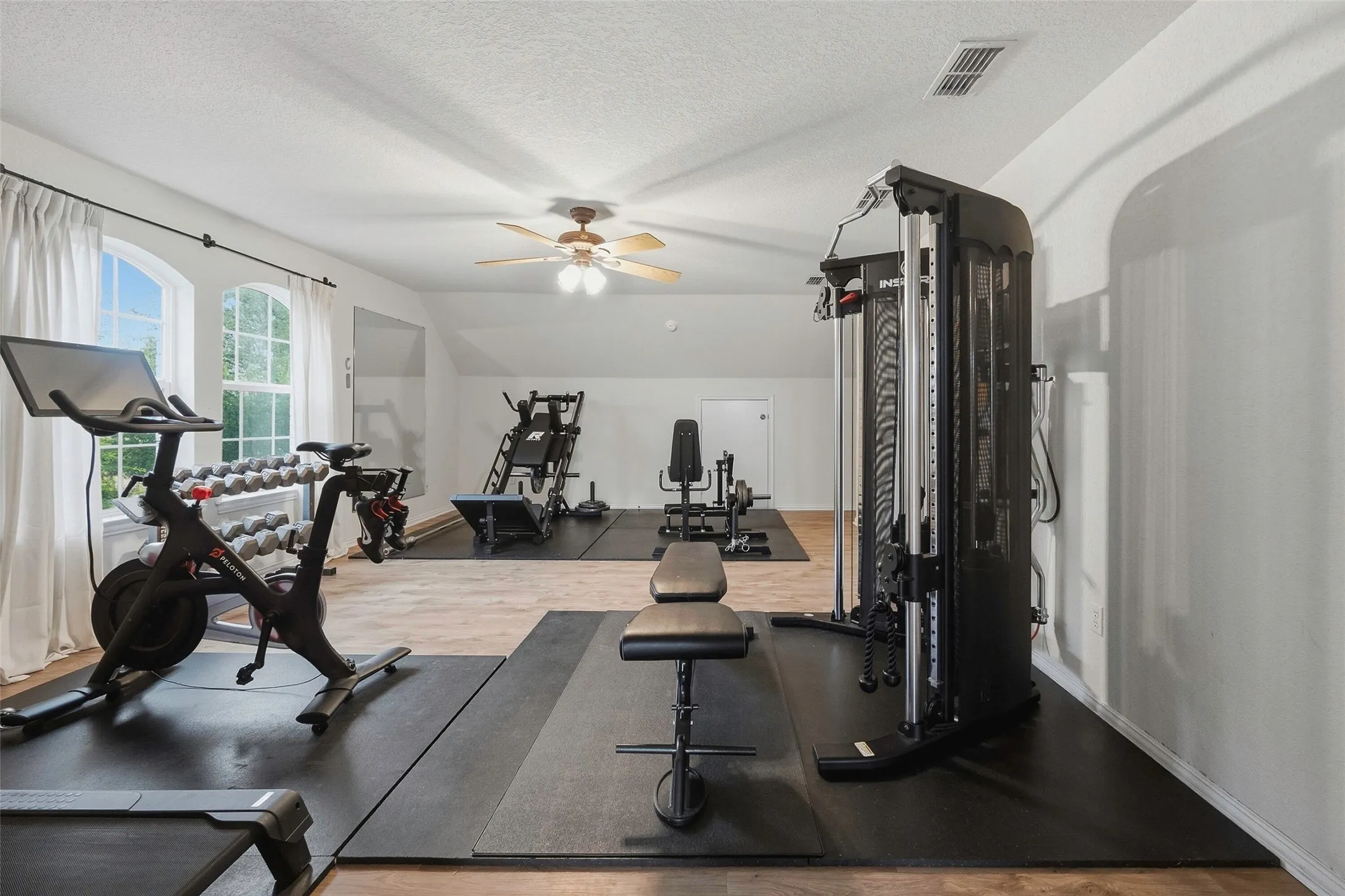 Single Family Residence For Sale in Parker County , 106 Bear Path Trail, Fort Worth, Texas 76126, 4 Bedroom, 5 Bathroom, 4 Garage spaces, 3,722 Sqft, built in 2000, mls#21408329, Real Estate Agent in Fort Worth, Homes For Sale in Parker county, Homes For Sale in Fort Worth, Realtor in Fort Worth Texas, Real Estate Brokerage Independent Realty Texas, Luminita Cordes Realtor