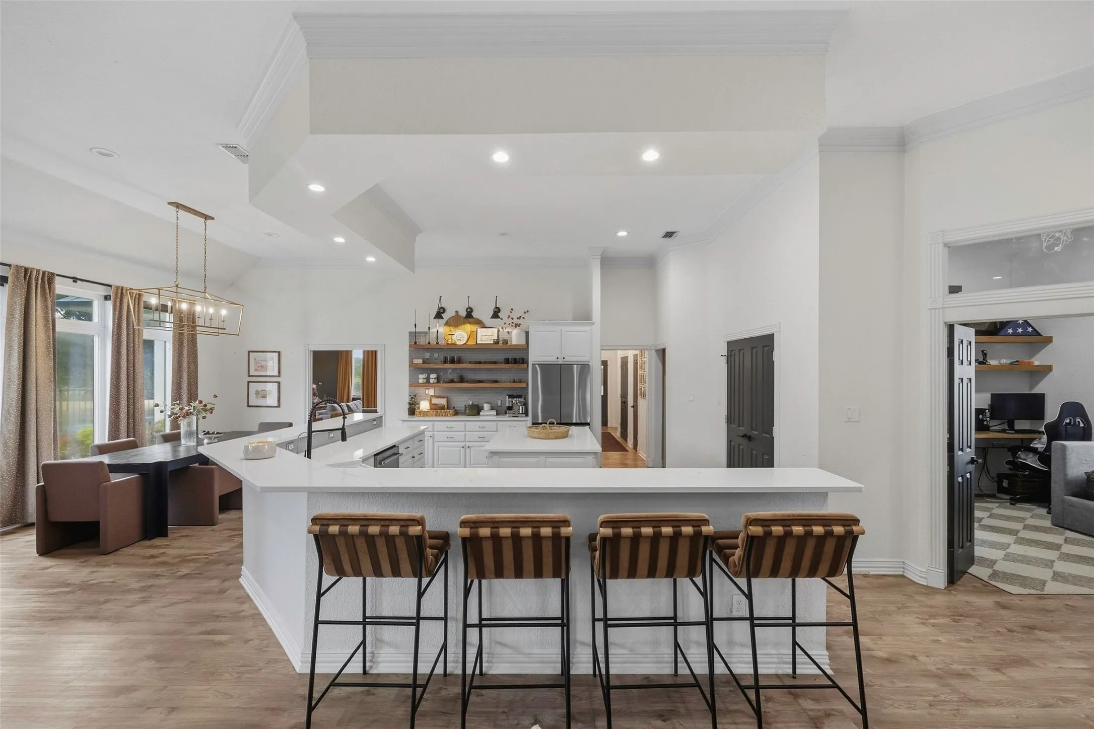 Single Family Residence For Sale in Parker County , 106 Bear Path Trail, Fort Worth, Texas 76126, 4 Bedroom, 5 Bathroom, 4 Garage spaces, 3,722 Sqft, built in 2000, mls#21408329, Real Estate Agent in Fort Worth, Homes For Sale in Parker county, Homes For Sale in Fort Worth, Realtor in Fort Worth Texas, Real Estate Brokerage Independent Realty Texas, Luminita Cordes Realtor