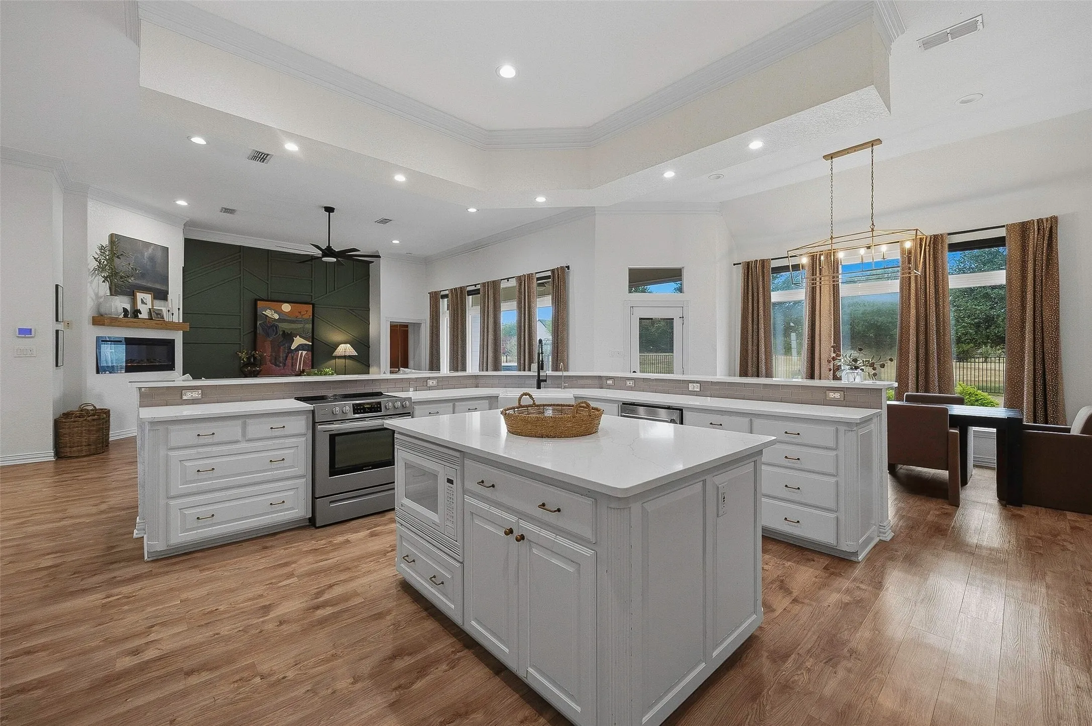 Single Family Residence For Sale in Parker County , 106 Bear Path Trail, Fort Worth, Texas 76126, 4 Bedroom, 5 Bathroom, 4 Garage spaces, 3,722 Sqft, built in 2000, mls#21408329, Real Estate Agent in Fort Worth, Homes For Sale in Parker county, Homes For Sale in Fort Worth, Realtor in Fort Worth Texas, Real Estate Brokerage Independent Realty Texas, Luminita Cordes Realtor