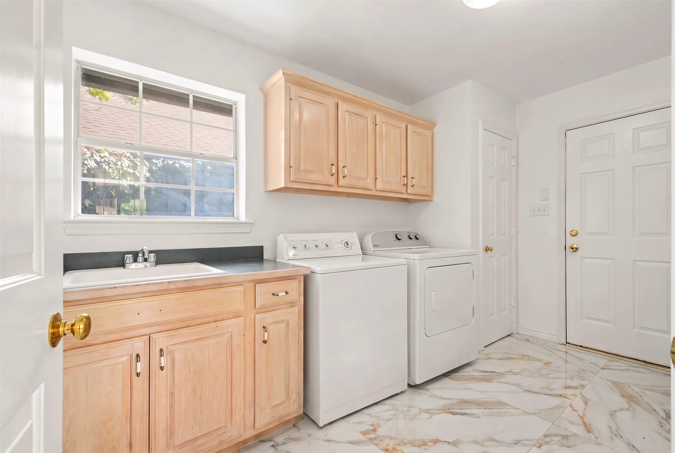 Single Family Residence For Sale in Collin County , 18824 Fortson Avenue, Dallas, Texas 75252, 4 Bedroom, 3 Bathroom, 2 Garage spaces, 2,730 Sqft, built in 1991, mls#21400869, Real Estate Agent in Dallas, Homes For Sale in Collin county, Homes For Sale in Dallas, Realtor in Dallas Texas, Real Estate Brokerage Independent Realty Texas, Luminita Cordes Realtor