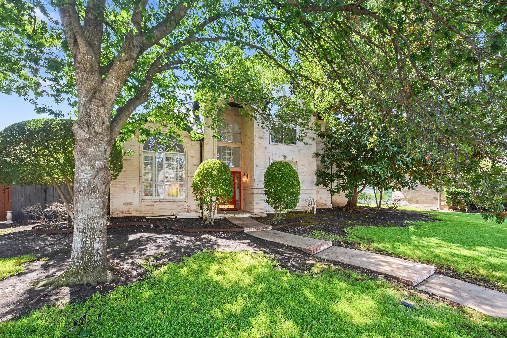 Single Family Residence For Sale in Collin County , 18824 Fortson Avenue, Dallas, Texas 75252, 4 Bedroom, 3 Bathroom, 2 Garage spaces, 2,730 Sqft, built in 1991, mls#21400869, Real Estate Agent in Dallas, Homes For Sale in Collin county, Homes For Sale in Dallas, Realtor in Dallas Texas, Real Estate Brokerage Independent Realty Texas, Luminita Cordes Realtor