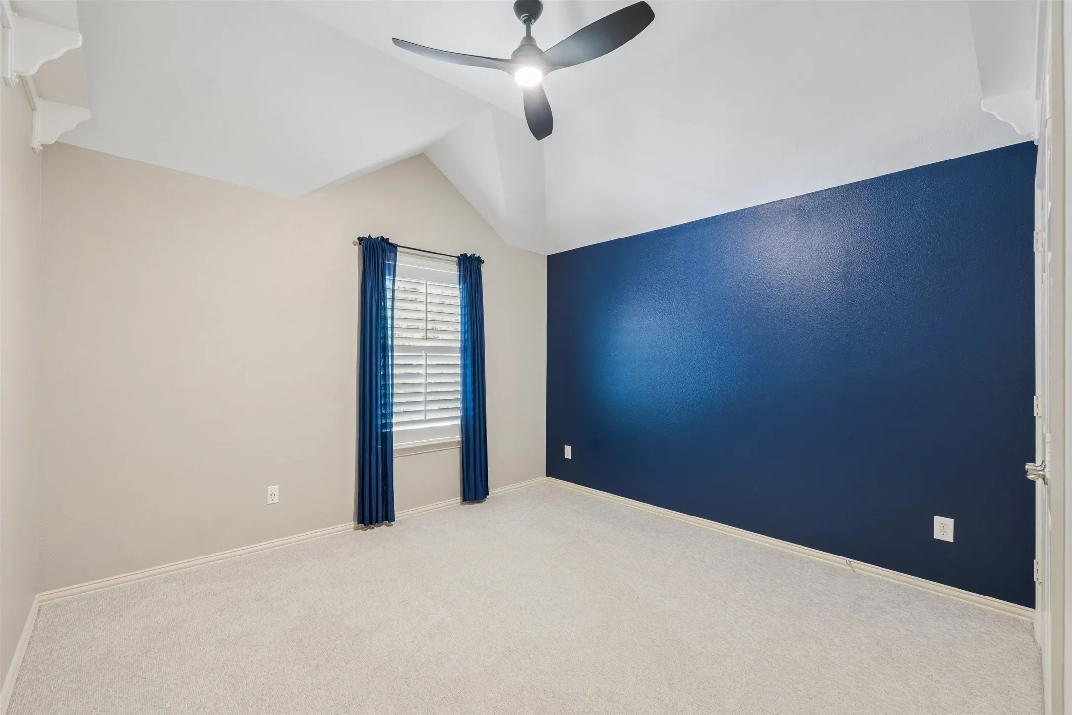 Single Family Residence For Sale in Tarrant County , 3409 Balboa Court, Grapevine, Texas 76092, 4 Bedroom, 4 Bathroom, 3 Garage spaces, 3,618 Sqft, built in 2005, mls#21399818, Real Estate Agent in Grapevine, Homes For Sale in Tarrant county, Homes For Sale in Grapevine, Realtor in Grapevine Texas, Real Estate Brokerage Independent Realty Texas, Luminita Cordes Realtor