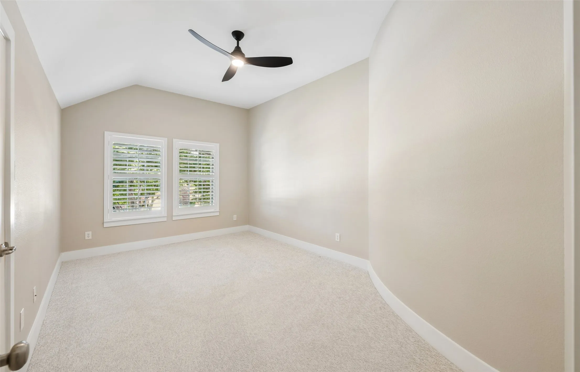 Single Family Residence For Sale in Tarrant County , 3409 Balboa Court, Grapevine, Texas 76092, 4 Bedroom, 4 Bathroom, 3 Garage spaces, 3,618 Sqft, built in 2005, mls#21399818, Real Estate Agent in Grapevine, Homes For Sale in Tarrant county, Homes For Sale in Grapevine, Realtor in Grapevine Texas, Real Estate Brokerage Independent Realty Texas, Luminita Cordes Realtor