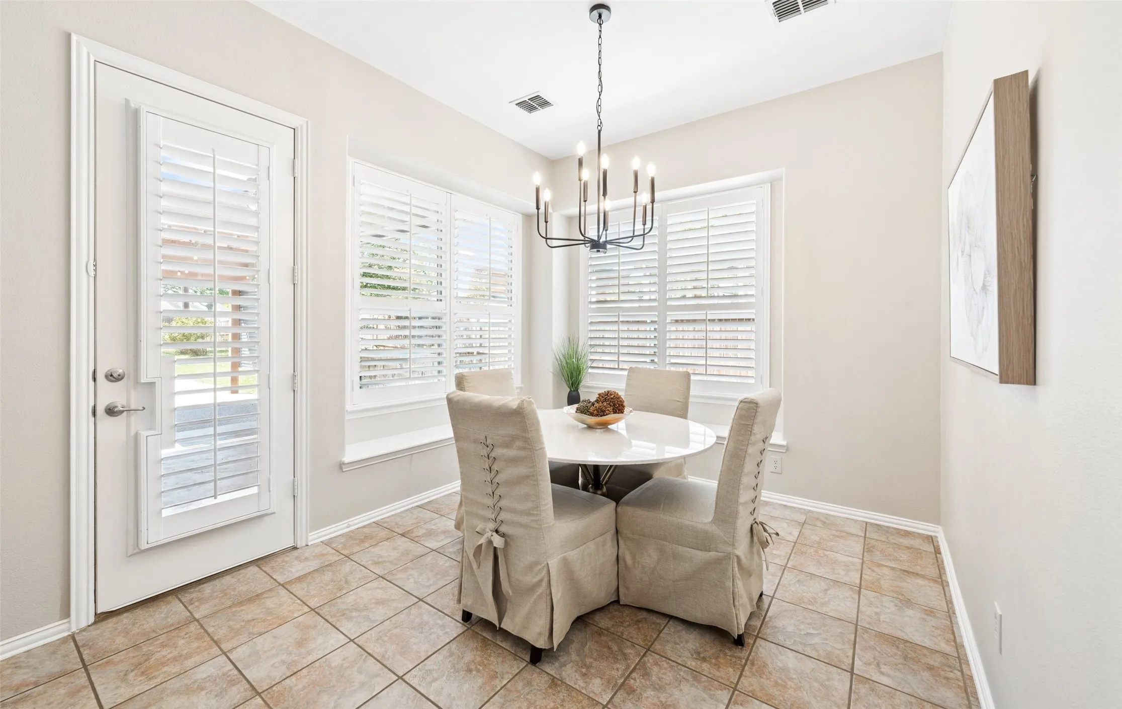 Single Family Residence For Sale in Tarrant County , 3409 Balboa Court, Grapevine, Texas 76092, 4 Bedroom, 4 Bathroom, 3 Garage spaces, 3,618 Sqft, built in 2005, mls#21399818, Real Estate Agent in Grapevine, Homes For Sale in Tarrant county, Homes For Sale in Grapevine, Realtor in Grapevine Texas, Real Estate Brokerage Independent Realty Texas, Luminita Cordes Realtor