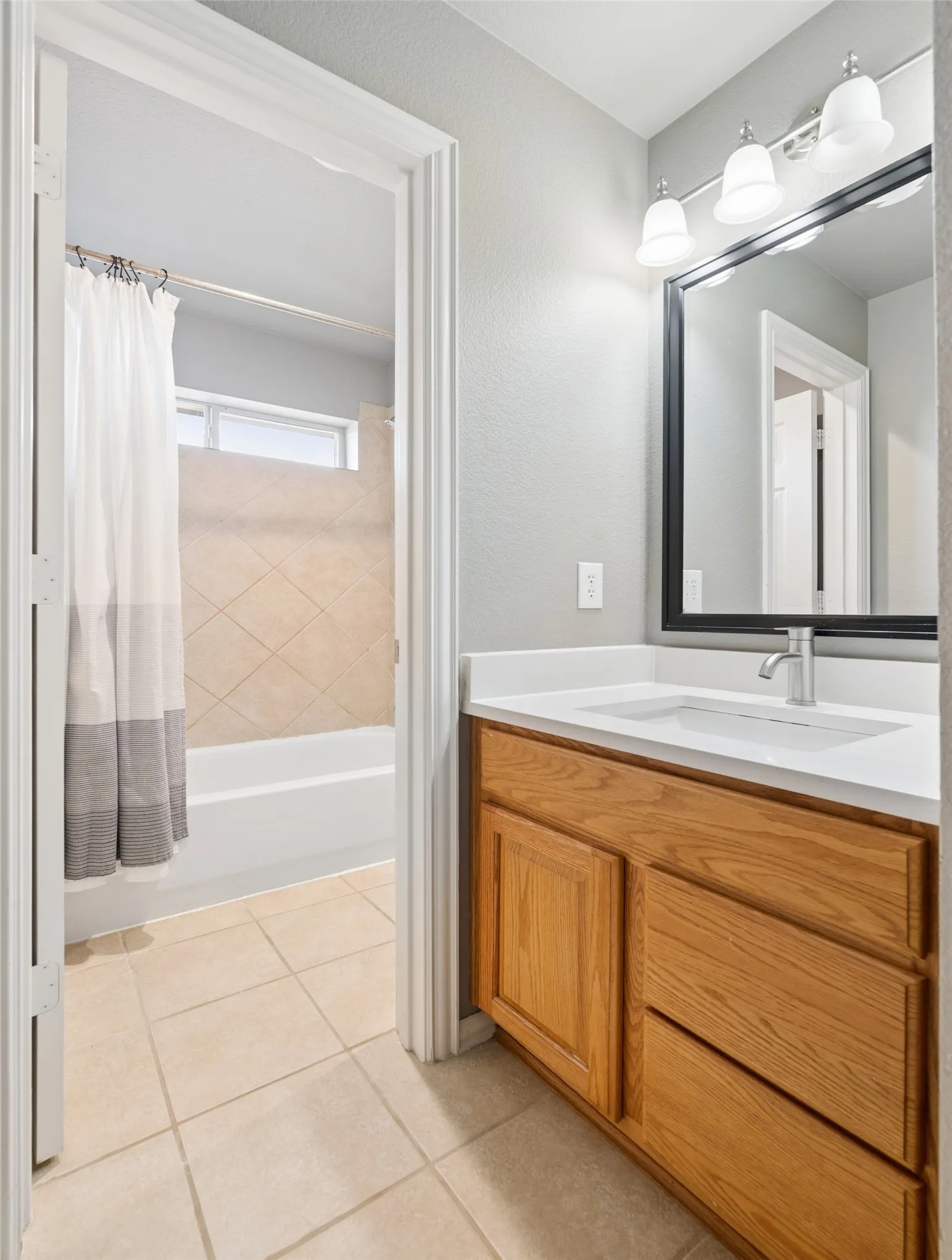 Single Family Residence For Sale in Tarrant County , 3409 Balboa Court, Grapevine, Texas 76092, 4 Bedroom, 4 Bathroom, 3 Garage spaces, 3,618 Sqft, built in 2005, mls#21399818, Real Estate Agent in Grapevine, Homes For Sale in Tarrant county, Homes For Sale in Grapevine, Realtor in Grapevine Texas, Real Estate Brokerage Independent Realty Texas, Luminita Cordes Realtor