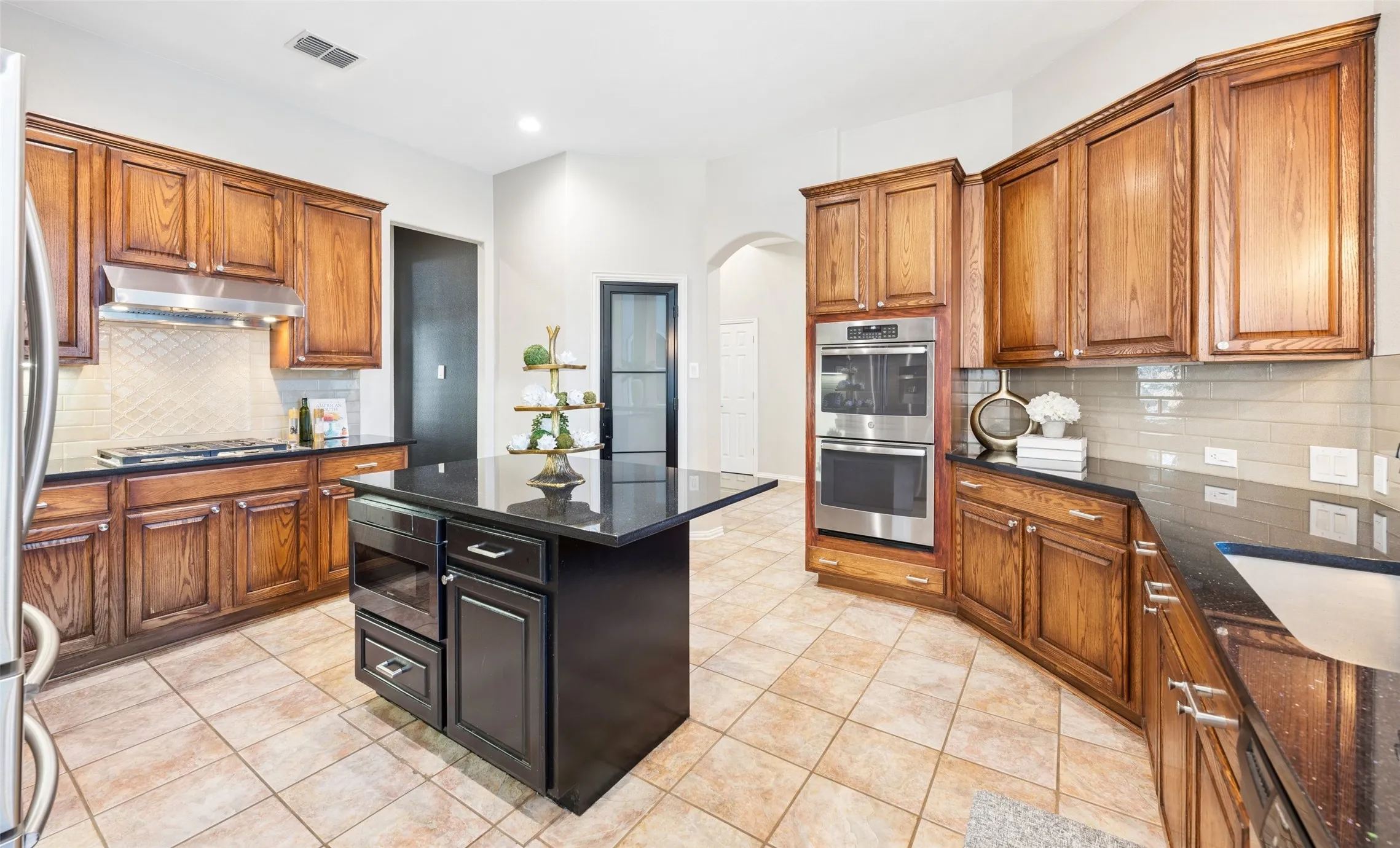 Single Family Residence For Sale in Tarrant County , 3409 Balboa Court, Grapevine, Texas 76092, 4 Bedroom, 4 Bathroom, 3 Garage spaces, 3,618 Sqft, built in 2005, mls#21399818, Real Estate Agent in Grapevine, Homes For Sale in Tarrant county, Homes For Sale in Grapevine, Realtor in Grapevine Texas, Real Estate Brokerage Independent Realty Texas, Luminita Cordes Realtor