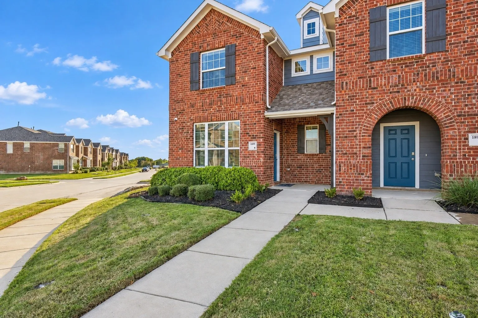 Single Family Residence For Sale in Kaufman County , 1895 Indigo Lane, Forney, Texas 75126, 3 Bedroom, 3 Bathroom, 2 Garage spaces, 1,762 Sqft, built in 2020, mls#21403216, Real Estate Agent in Forney, Homes For Sale in Kaufman county, Homes For Sale in Forney, Realtor in Forney Texas, Real Estate Brokerage Independent Realty Texas, Luminita Cordes Realtor