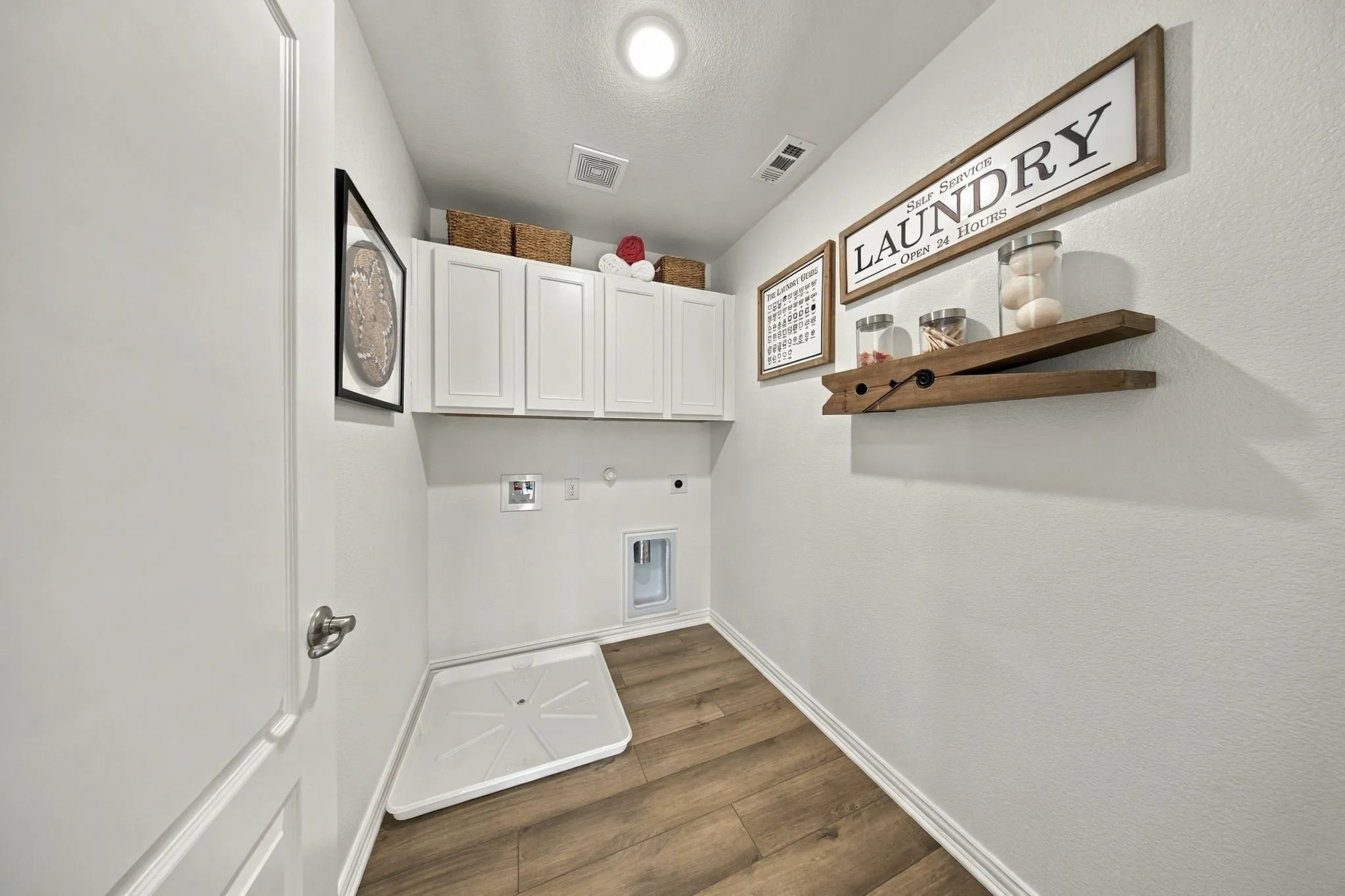 Single Family Residence For Sale in Kaufman County , 1895 Indigo Lane, Forney, Texas 75126, 3 Bedroom, 3 Bathroom, 2 Garage spaces, 1,762 Sqft, built in 2020, mls#21403216, Real Estate Agent in Forney, Homes For Sale in Kaufman county, Homes For Sale in Forney, Realtor in Forney Texas, Real Estate Brokerage Independent Realty Texas, Luminita Cordes Realtor
