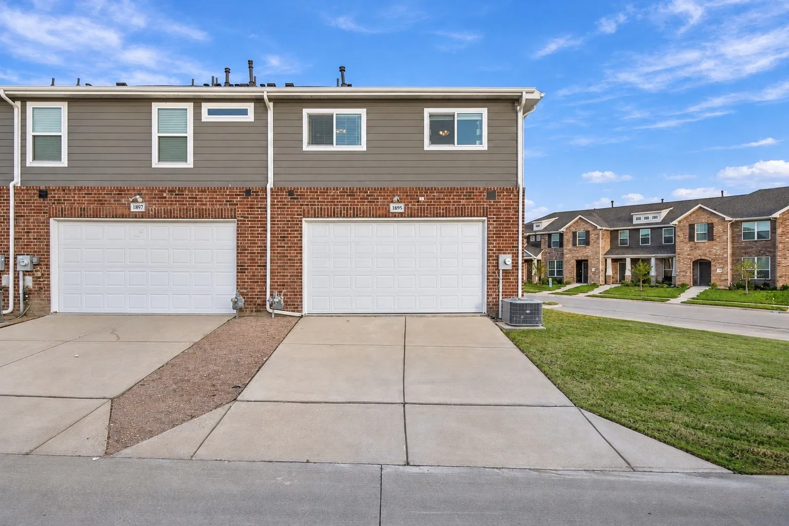 Single Family Residence For Sale in Kaufman County , 1895 Indigo Lane, Forney, Texas 75126, 3 Bedroom, 3 Bathroom, 2 Garage spaces, 1,762 Sqft, built in 2020, mls#21403216, Real Estate Agent in Forney, Homes For Sale in Kaufman county, Homes For Sale in Forney, Realtor in Forney Texas, Real Estate Brokerage Independent Realty Texas, Luminita Cordes Realtor