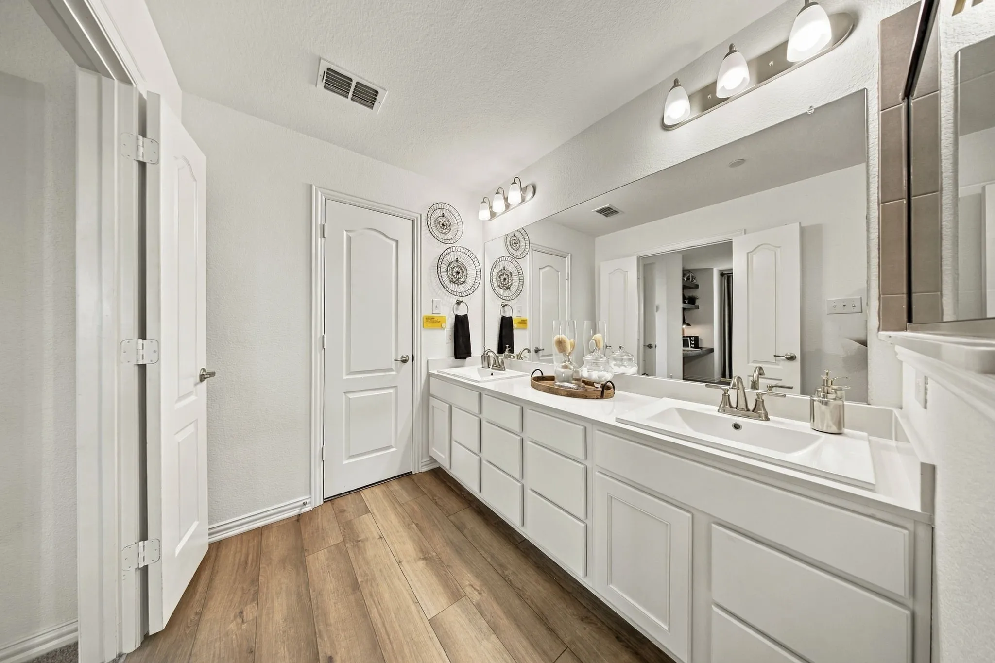 Single Family Residence For Sale in Kaufman County , 1895 Indigo Lane, Forney, Texas 75126, 3 Bedroom, 3 Bathroom, 2 Garage spaces, 1,762 Sqft, built in 2020, mls#21403216, Real Estate Agent in Forney, Homes For Sale in Kaufman county, Homes For Sale in Forney, Realtor in Forney Texas, Real Estate Brokerage Independent Realty Texas, Luminita Cordes Realtor