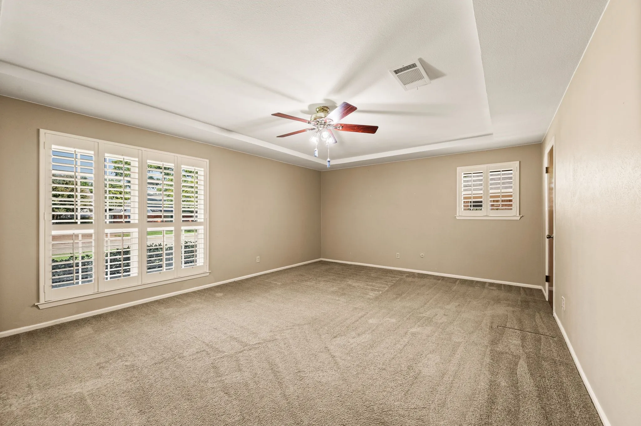 Single Family Residence For Sale in Tarrant County , 1608 Delta Drive, Arlington, Texas 76012, 4 Bedroom, 3 Bathroom, 3 Garage spaces, 2,687 Sqft, built in 1971, mls#21364427, Real Estate Agent in Arlington, Homes For Sale in Tarrant county, Homes For Sale in Arlington, Realtor in Arlington Texas, Real Estate Brokerage Independent Realty Texas, Luminita Cordes Realtor