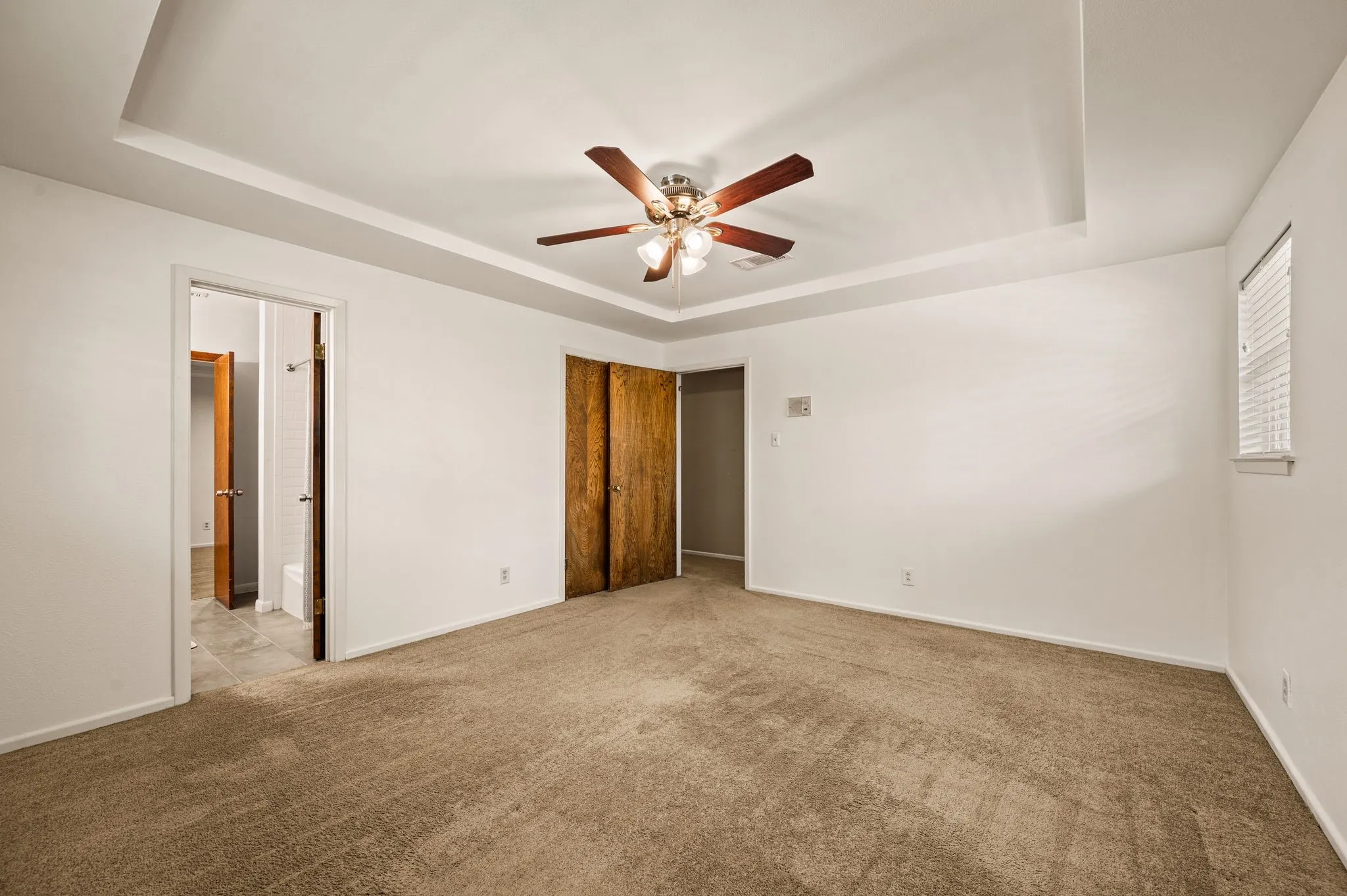 Single Family Residence For Sale in Tarrant County , 1608 Delta Drive, Arlington, Texas 76012, 4 Bedroom, 3 Bathroom, 3 Garage spaces, 2,687 Sqft, built in 1971, mls#21364427, Real Estate Agent in Arlington, Homes For Sale in Tarrant county, Homes For Sale in Arlington, Realtor in Arlington Texas, Real Estate Brokerage Independent Realty Texas, Luminita Cordes Realtor
