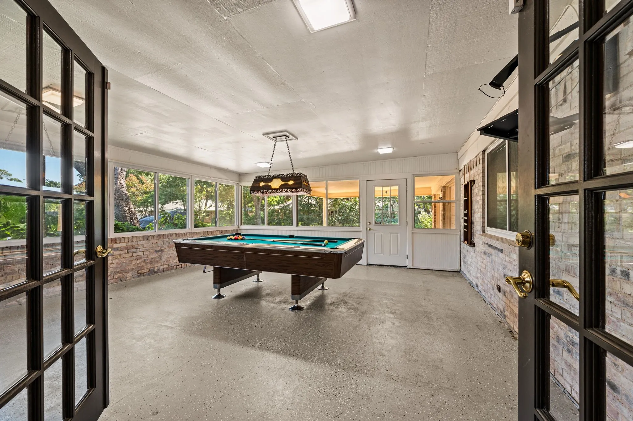Single Family Residence For Sale in Tarrant County , 1608 Delta Drive, Arlington, Texas 76012, 4 Bedroom, 3 Bathroom, 3 Garage spaces, 2,687 Sqft, built in 1971, mls#21364427, Real Estate Agent in Arlington, Homes For Sale in Tarrant county, Homes For Sale in Arlington, Realtor in Arlington Texas, Real Estate Brokerage Independent Realty Texas, Luminita Cordes Realtor