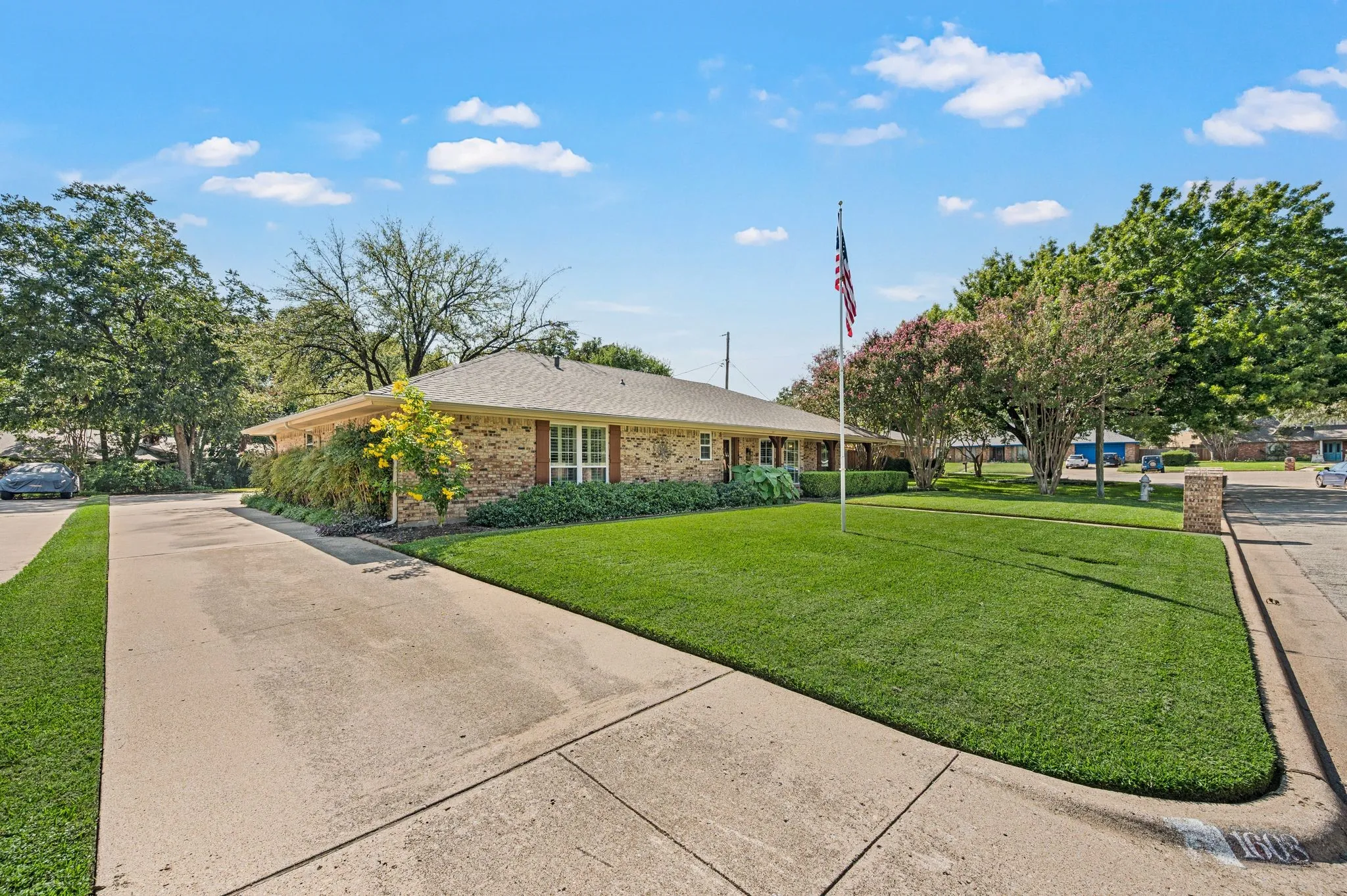 Single Family Residence For Sale in Tarrant County , 1608 Delta Drive, Arlington, Texas 76012, 4 Bedroom, 3 Bathroom, 3 Garage spaces, 2,687 Sqft, built in 1971, mls#21364427, Real Estate Agent in Arlington, Homes For Sale in Tarrant county, Homes For Sale in Arlington, Realtor in Arlington Texas, Real Estate Brokerage Independent Realty Texas, Luminita Cordes Realtor