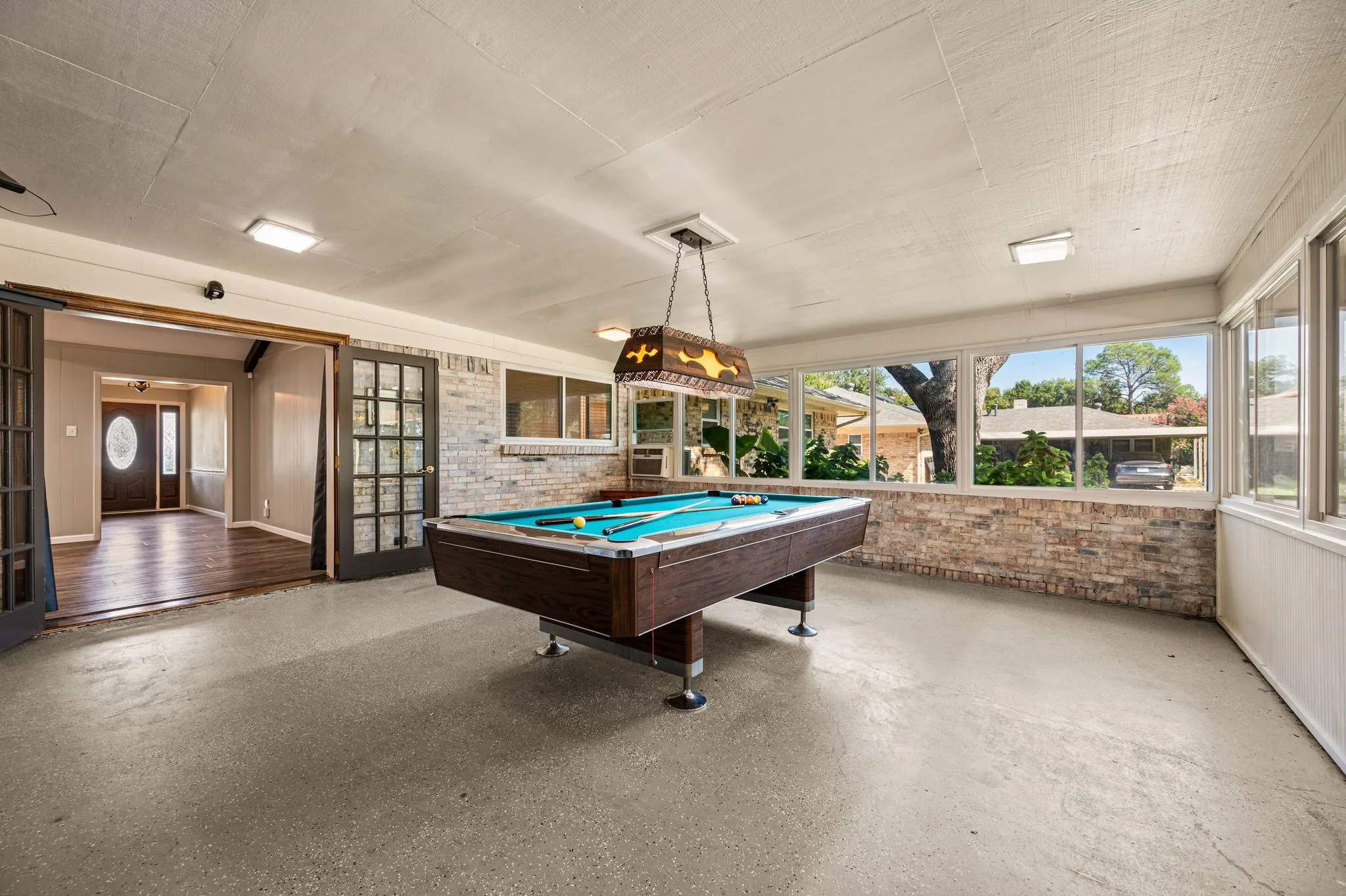 Single Family Residence For Sale in Tarrant County , 1608 Delta Drive, Arlington, Texas 76012, 4 Bedroom, 3 Bathroom, 3 Garage spaces, 2,687 Sqft, built in 1971, mls#21364427, Real Estate Agent in Arlington, Homes For Sale in Tarrant county, Homes For Sale in Arlington, Realtor in Arlington Texas, Real Estate Brokerage Independent Realty Texas, Luminita Cordes Realtor