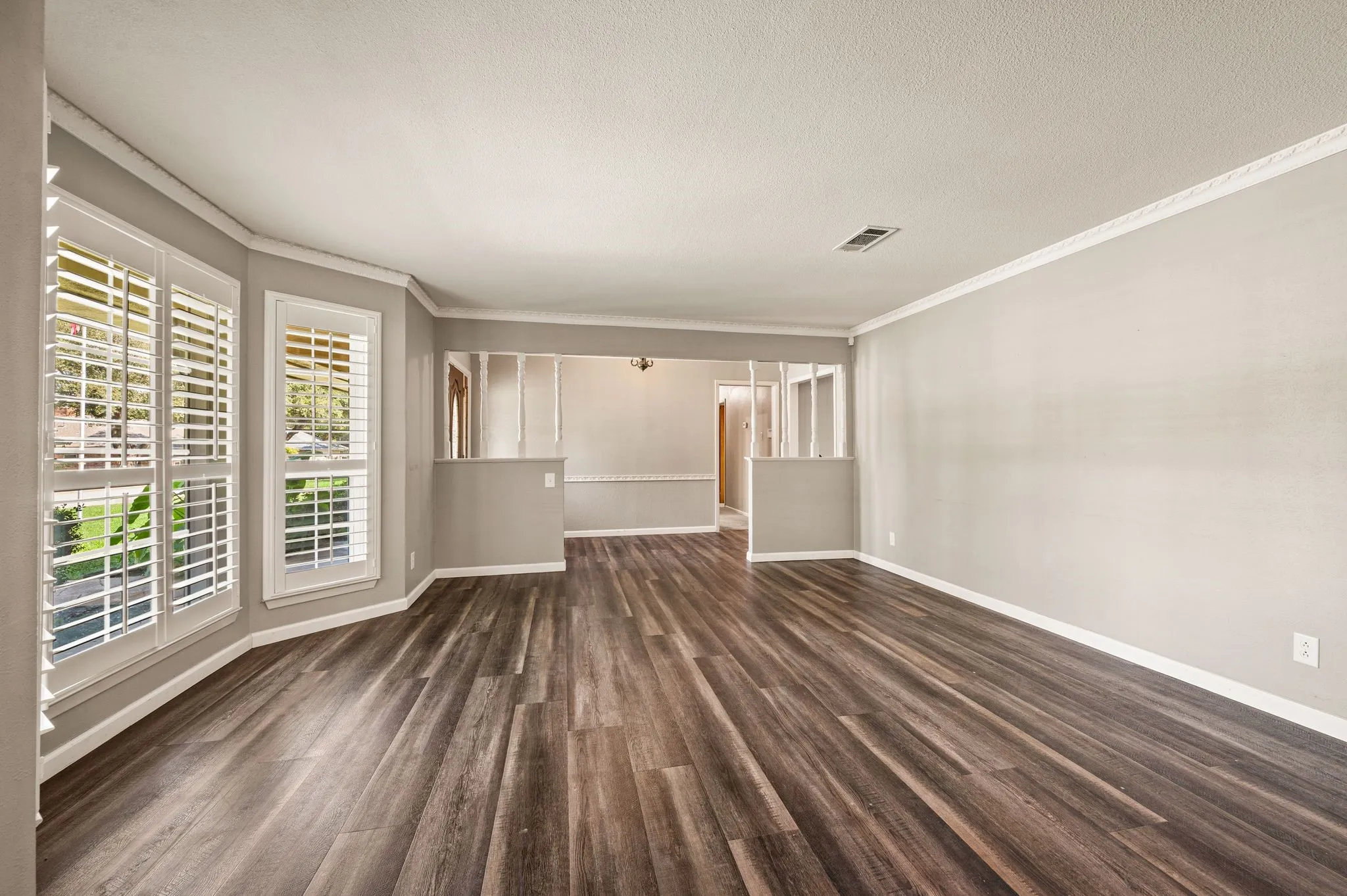 Single Family Residence For Sale in Tarrant County , 1608 Delta Drive, Arlington, Texas 76012, 4 Bedroom, 3 Bathroom, 3 Garage spaces, 2,687 Sqft, built in 1971, mls#21364427, Real Estate Agent in Arlington, Homes For Sale in Tarrant county, Homes For Sale in Arlington, Realtor in Arlington Texas, Real Estate Brokerage Independent Realty Texas, Luminita Cordes Realtor