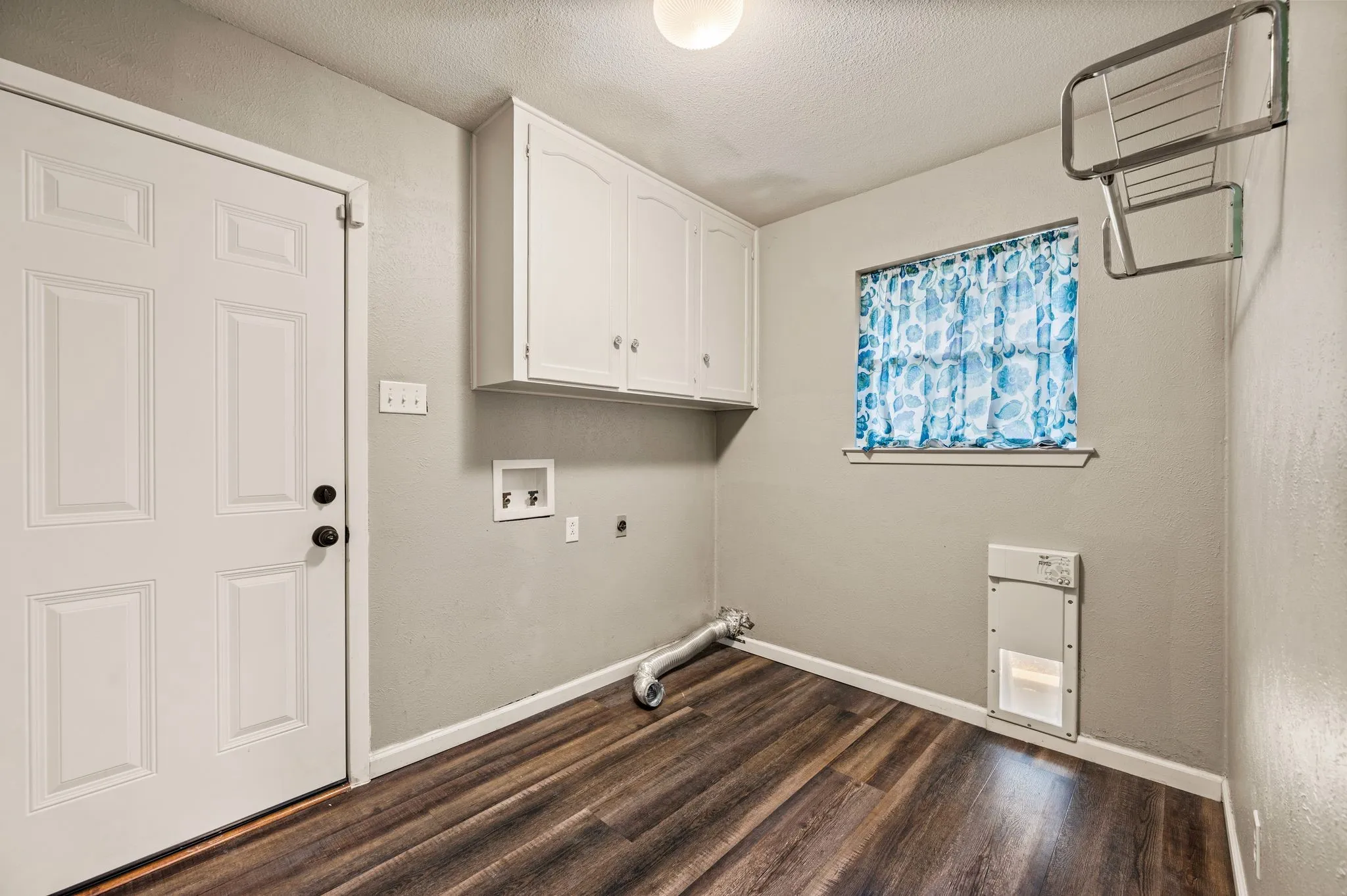 Single Family Residence For Sale in Tarrant County , 1608 Delta Drive, Arlington, Texas 76012, 4 Bedroom, 3 Bathroom, 3 Garage spaces, 2,687 Sqft, built in 1971, mls#21364427, Real Estate Agent in Arlington, Homes For Sale in Tarrant county, Homes For Sale in Arlington, Realtor in Arlington Texas, Real Estate Brokerage Independent Realty Texas, Luminita Cordes Realtor