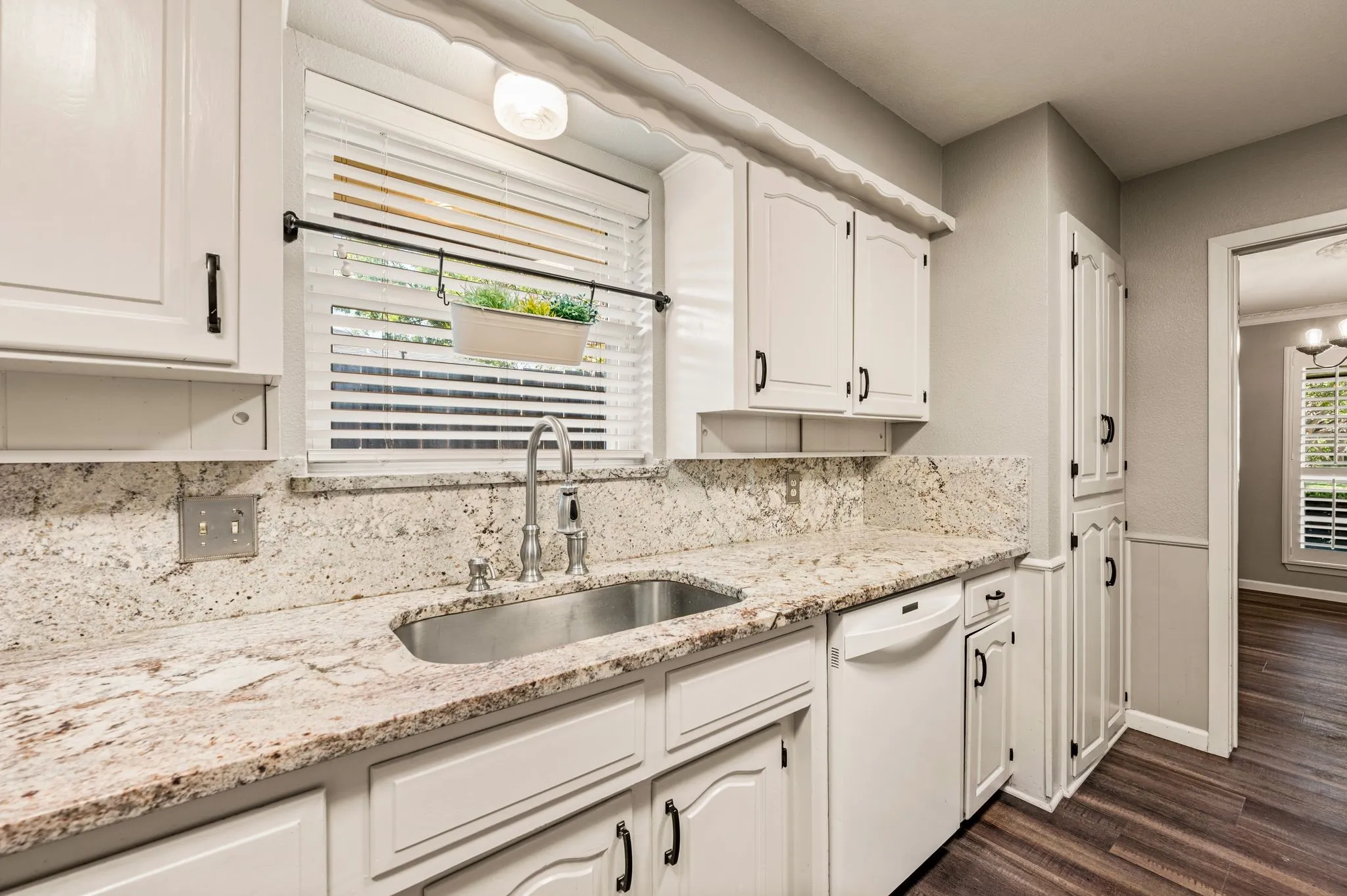 Single Family Residence For Sale in Tarrant County , 1608 Delta Drive, Arlington, Texas 76012, 4 Bedroom, 3 Bathroom, 3 Garage spaces, 2,687 Sqft, built in 1971, mls#21364427, Real Estate Agent in Arlington, Homes For Sale in Tarrant county, Homes For Sale in Arlington, Realtor in Arlington Texas, Real Estate Brokerage Independent Realty Texas, Luminita Cordes Realtor