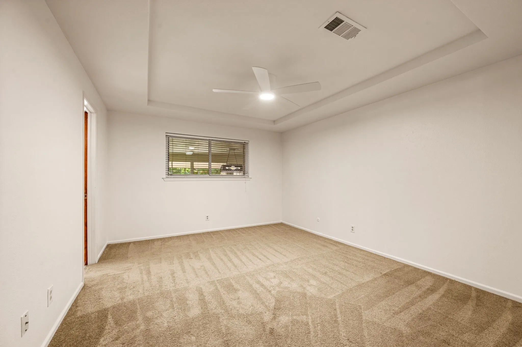 Single Family Residence For Sale in Tarrant County , 1608 Delta Drive, Arlington, Texas 76012, 4 Bedroom, 3 Bathroom, 3 Garage spaces, 2,687 Sqft, built in 1971, mls#21364427, Real Estate Agent in Arlington, Homes For Sale in Tarrant county, Homes For Sale in Arlington, Realtor in Arlington Texas, Real Estate Brokerage Independent Realty Texas, Luminita Cordes Realtor