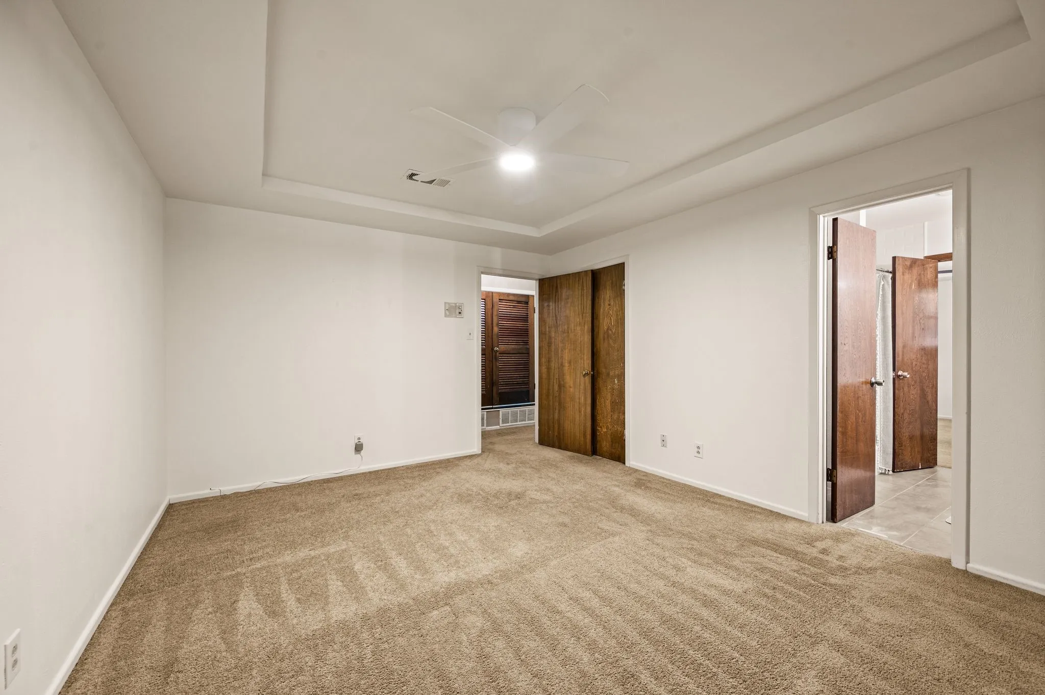 Single Family Residence For Sale in Tarrant County , 1608 Delta Drive, Arlington, Texas 76012, 4 Bedroom, 3 Bathroom, 3 Garage spaces, 2,687 Sqft, built in 1971, mls#21364427, Real Estate Agent in Arlington, Homes For Sale in Tarrant county, Homes For Sale in Arlington, Realtor in Arlington Texas, Real Estate Brokerage Independent Realty Texas, Luminita Cordes Realtor
