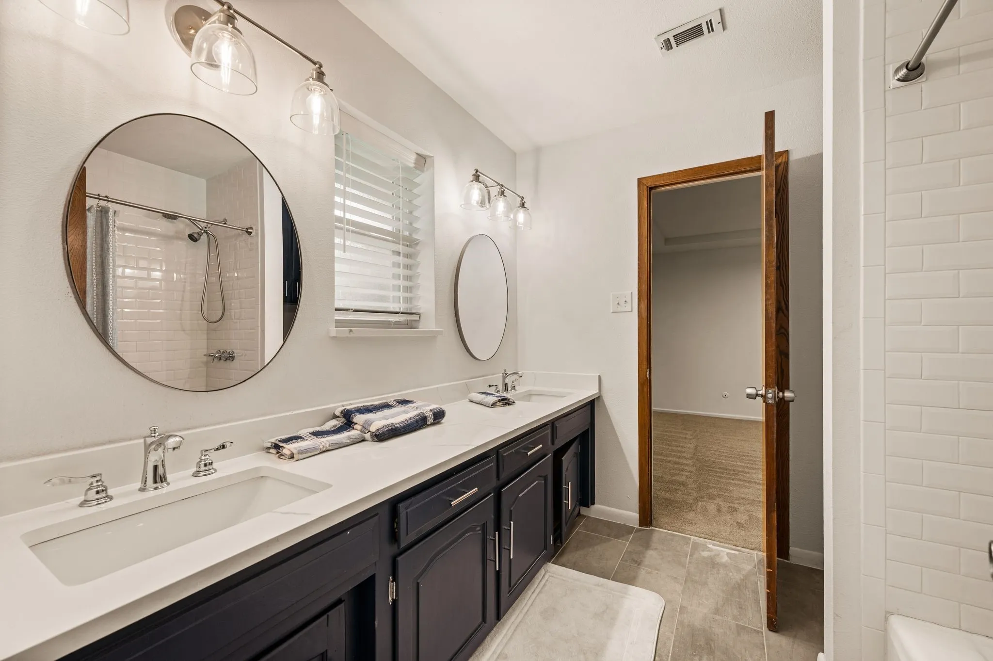 Single Family Residence For Sale in Tarrant County , 1608 Delta Drive, Arlington, Texas 76012, 4 Bedroom, 3 Bathroom, 3 Garage spaces, 2,687 Sqft, built in 1971, mls#21364427, Real Estate Agent in Arlington, Homes For Sale in Tarrant county, Homes For Sale in Arlington, Realtor in Arlington Texas, Real Estate Brokerage Independent Realty Texas, Luminita Cordes Realtor