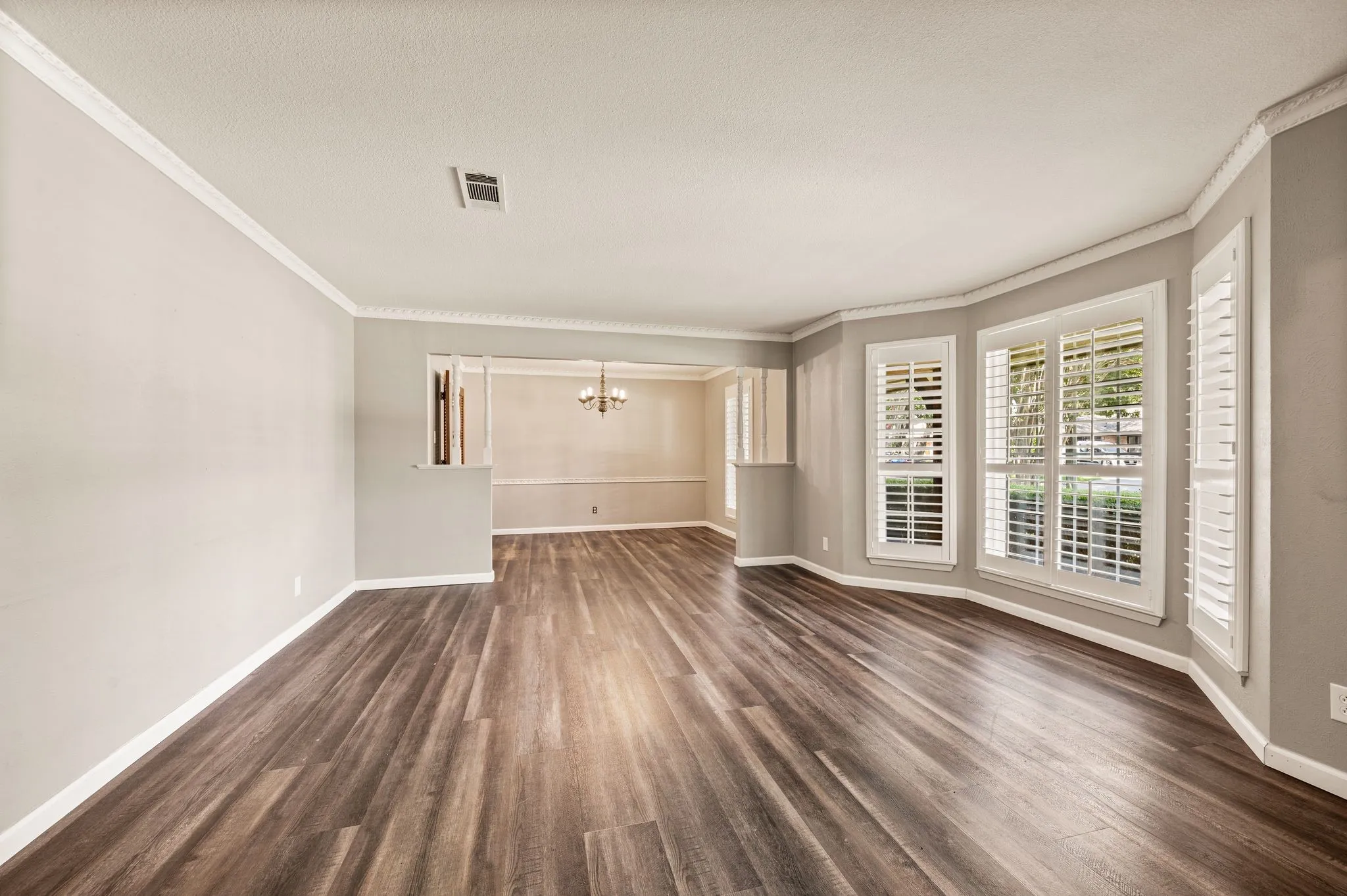 Single Family Residence For Sale in Tarrant County , 1608 Delta Drive, Arlington, Texas 76012, 4 Bedroom, 3 Bathroom, 3 Garage spaces, 2,687 Sqft, built in 1971, mls#21364427, Real Estate Agent in Arlington, Homes For Sale in Tarrant county, Homes For Sale in Arlington, Realtor in Arlington Texas, Real Estate Brokerage Independent Realty Texas, Luminita Cordes Realtor