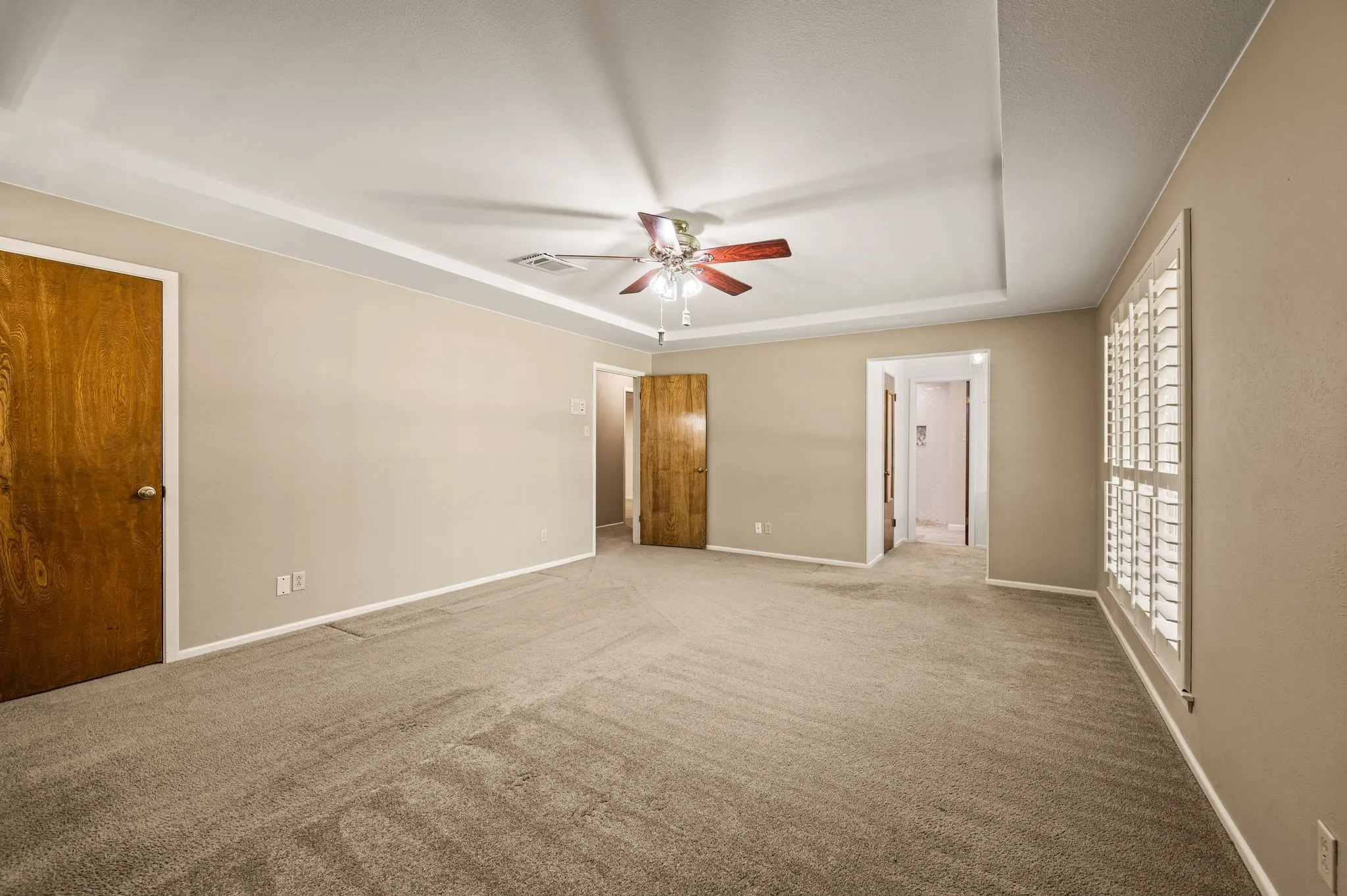 Single Family Residence For Sale in Tarrant County , 1608 Delta Drive, Arlington, Texas 76012, 4 Bedroom, 3 Bathroom, 3 Garage spaces, 2,687 Sqft, built in 1971, mls#21364427, Real Estate Agent in Arlington, Homes For Sale in Tarrant county, Homes For Sale in Arlington, Realtor in Arlington Texas, Real Estate Brokerage Independent Realty Texas, Luminita Cordes Realtor