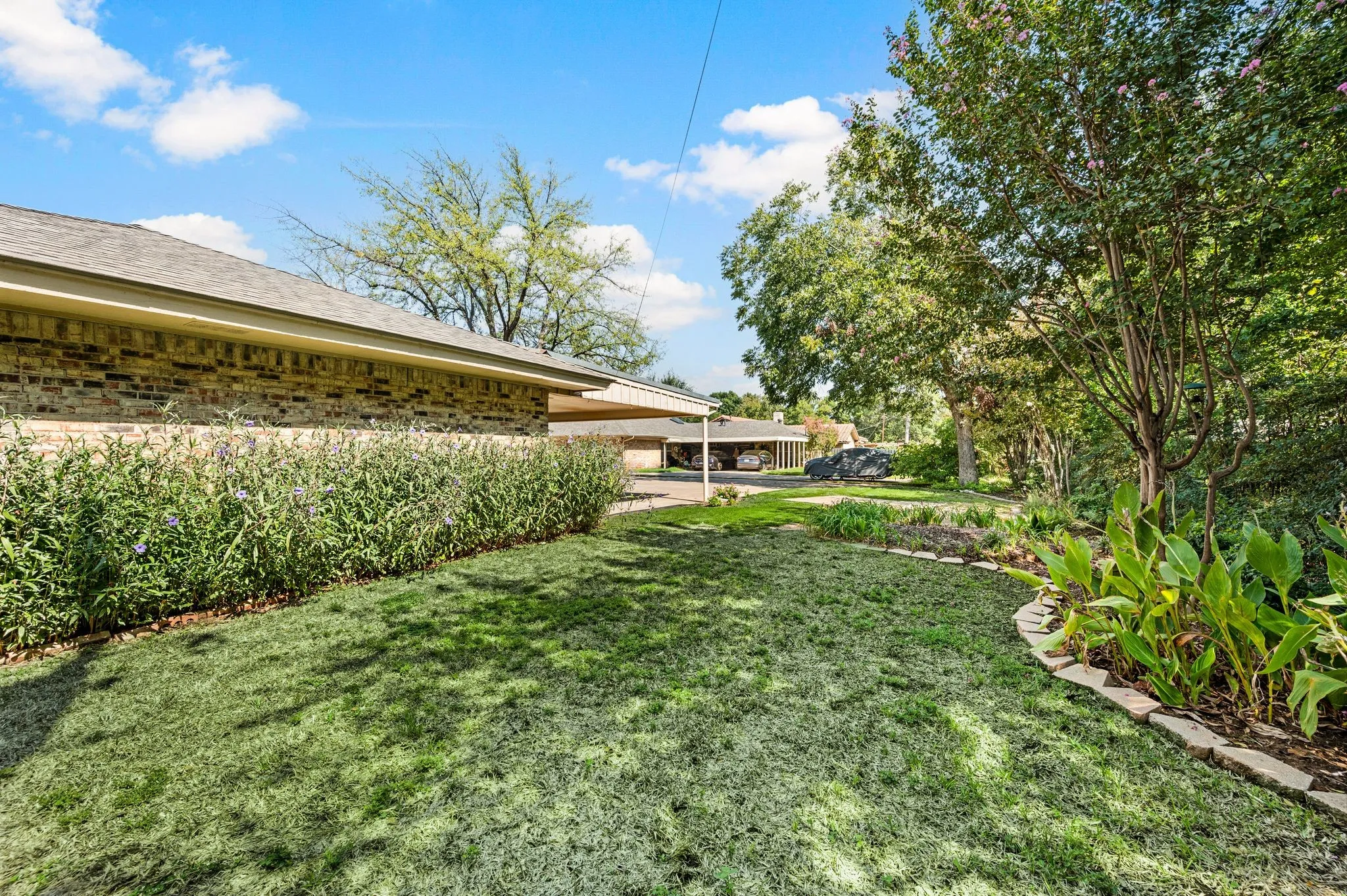 Single Family Residence For Sale in Tarrant County , 1608 Delta Drive, Arlington, Texas 76012, 4 Bedroom, 3 Bathroom, 3 Garage spaces, 2,687 Sqft, built in 1971, mls#21364427, Real Estate Agent in Arlington, Homes For Sale in Tarrant county, Homes For Sale in Arlington, Realtor in Arlington Texas, Real Estate Brokerage Independent Realty Texas, Luminita Cordes Realtor