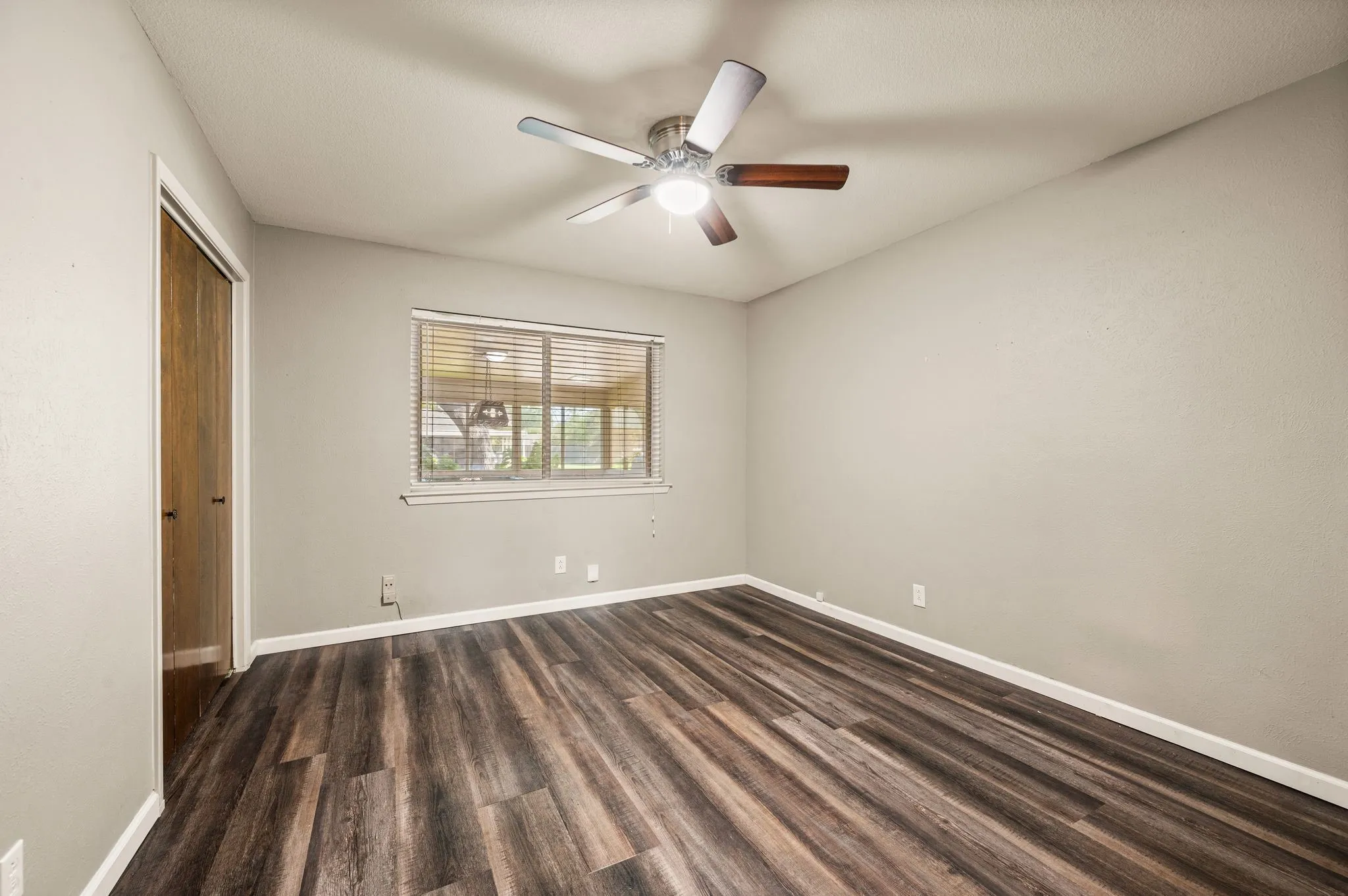 Single Family Residence For Sale in Tarrant County , 1608 Delta Drive, Arlington, Texas 76012, 4 Bedroom, 3 Bathroom, 3 Garage spaces, 2,687 Sqft, built in 1971, mls#21364427, Real Estate Agent in Arlington, Homes For Sale in Tarrant county, Homes For Sale in Arlington, Realtor in Arlington Texas, Real Estate Brokerage Independent Realty Texas, Luminita Cordes Realtor