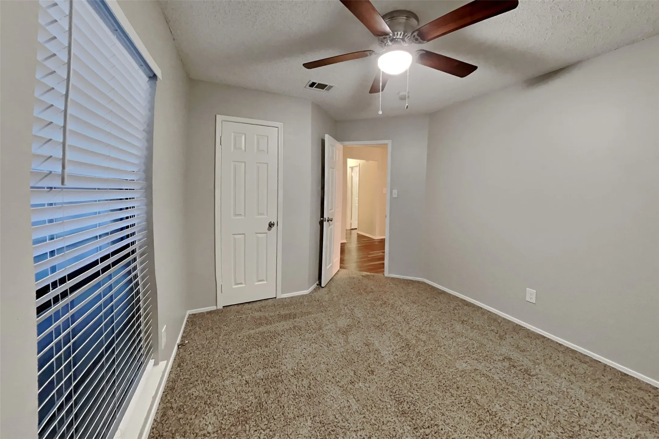 Single Family Residence For Rent in Dallas County , 2602 Lake Valley Drive, Garland, Texas 75040, 4 Bedroom, 2 Bathroom, 2 Garage spaces, 1,677 Sqft, built in 1986, mls#21408346, Real Estate Agent in Garland, Homes For Rent in Dallas county, Homes For Rent in Garland, Realtor in Garland Texas, Real Estate Brokerage Independent Realty Texas, Luminita Cordes Realtor