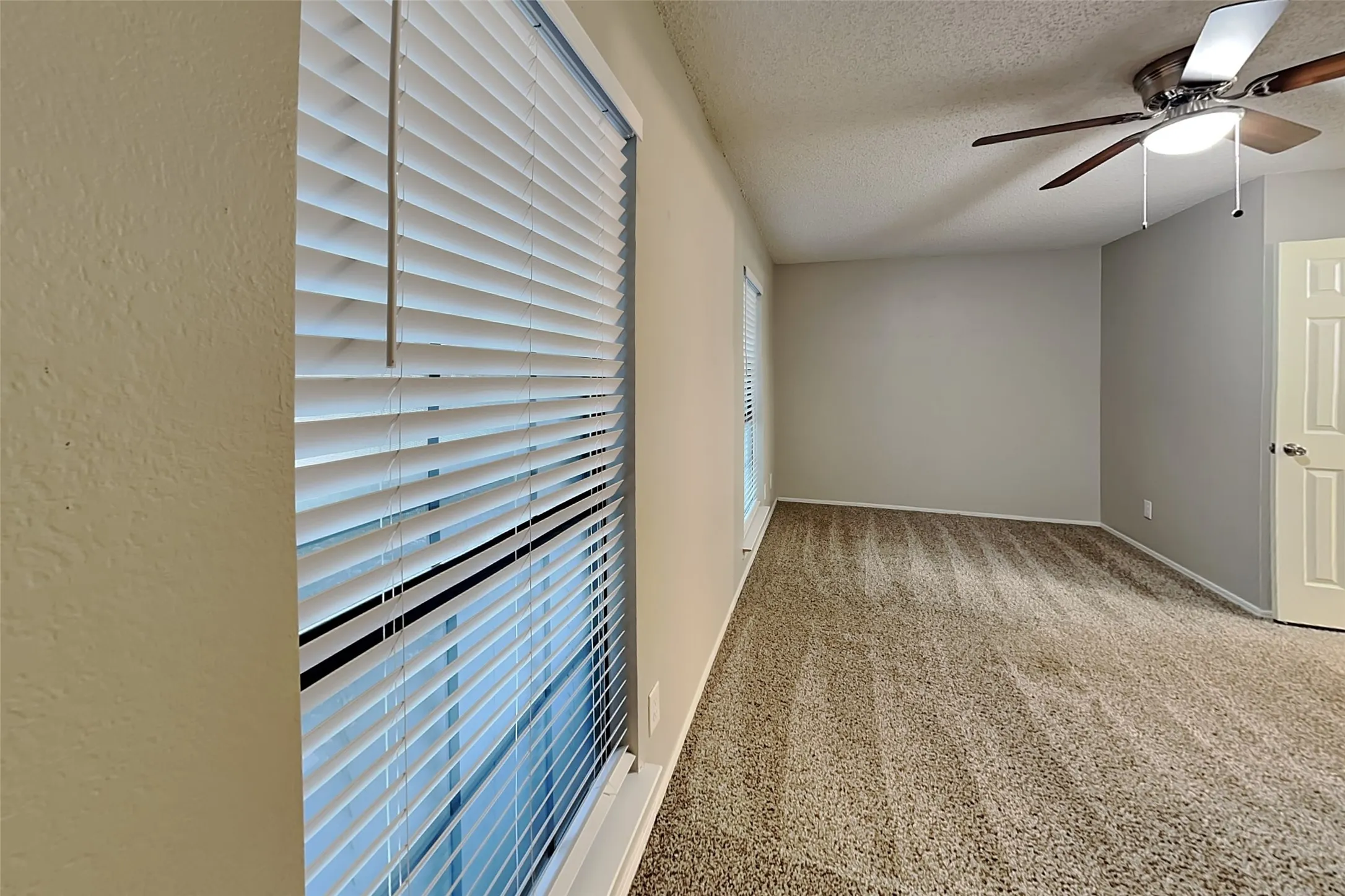 Single Family Residence For Rent in Dallas County , 2602 Lake Valley Drive, Garland, Texas 75040, 4 Bedroom, 2 Bathroom, 2 Garage spaces, 1,677 Sqft, built in 1986, mls#21408346, Real Estate Agent in Garland, Homes For Rent in Dallas county, Homes For Rent in Garland, Realtor in Garland Texas, Real Estate Brokerage Independent Realty Texas, Luminita Cordes Realtor
