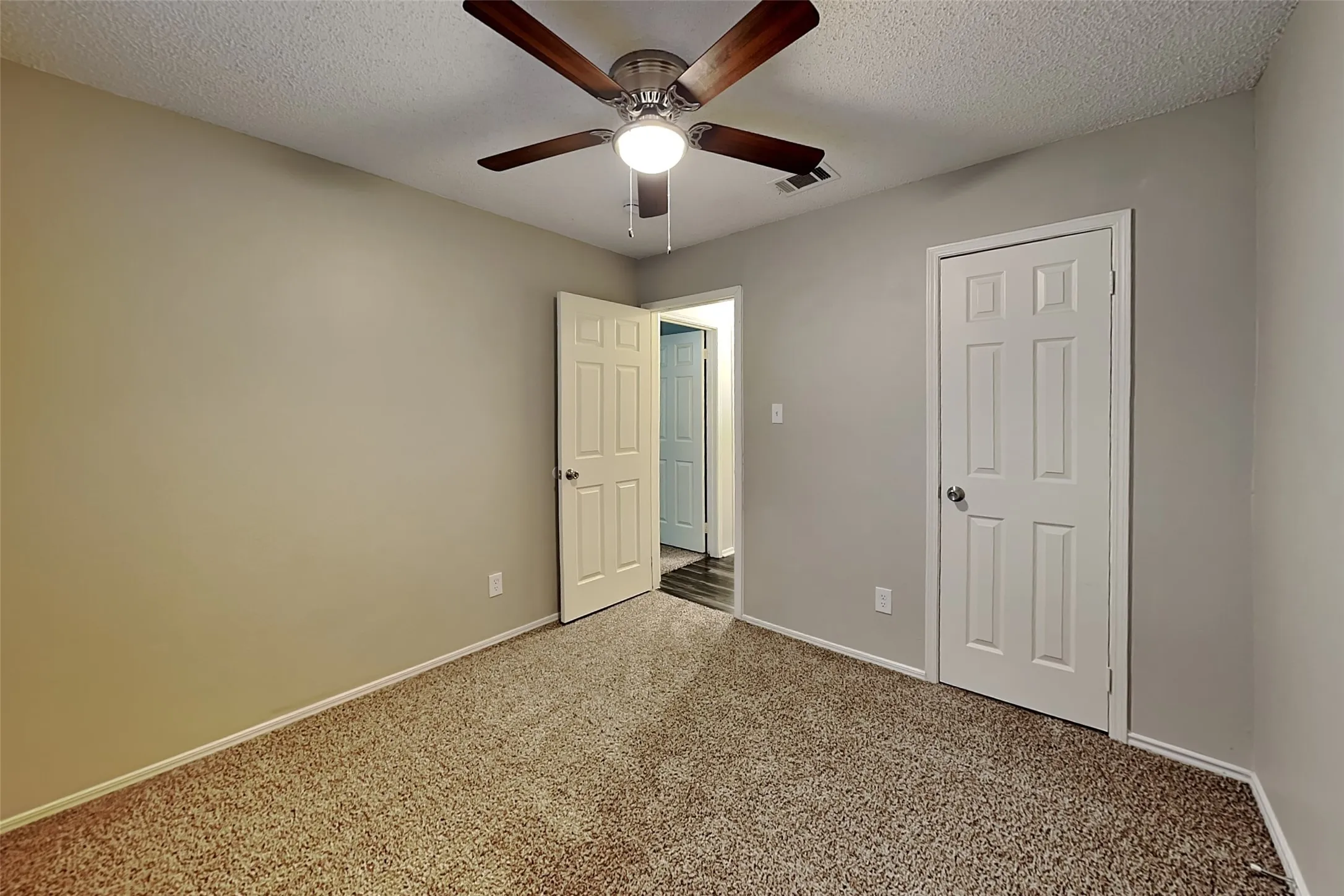 Single Family Residence For Rent in Dallas County , 2602 Lake Valley Drive, Garland, Texas 75040, 4 Bedroom, 2 Bathroom, 2 Garage spaces, 1,677 Sqft, built in 1986, mls#21408346, Real Estate Agent in Garland, Homes For Rent in Dallas county, Homes For Rent in Garland, Realtor in Garland Texas, Real Estate Brokerage Independent Realty Texas, Luminita Cordes Realtor
